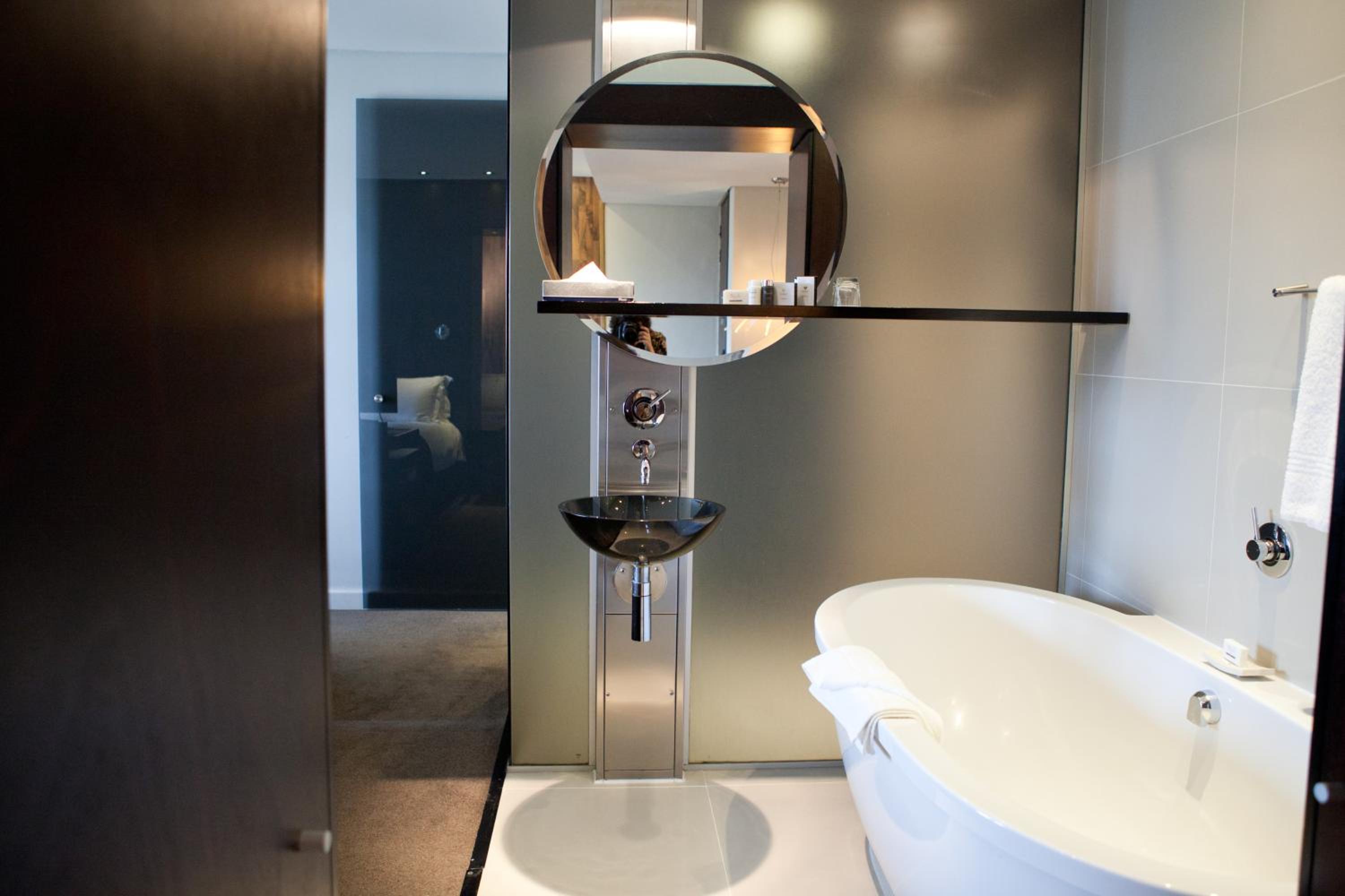 Executive Suite - Photo 4
