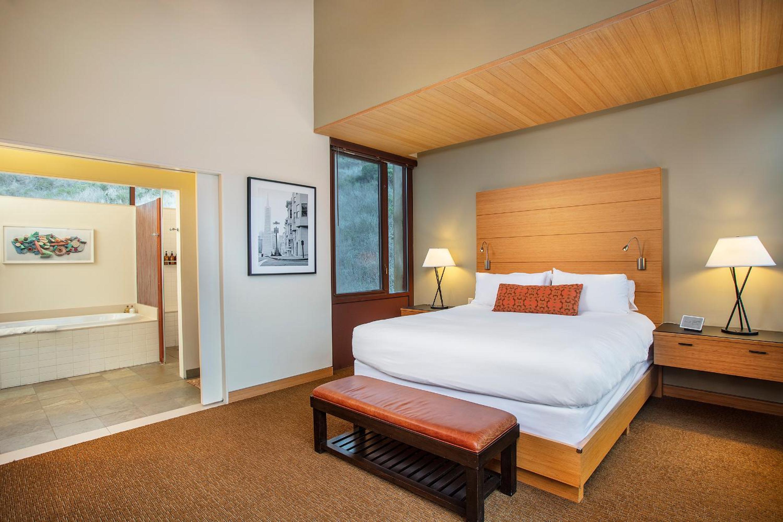 Contemporary Deluxe Room - Photo 1