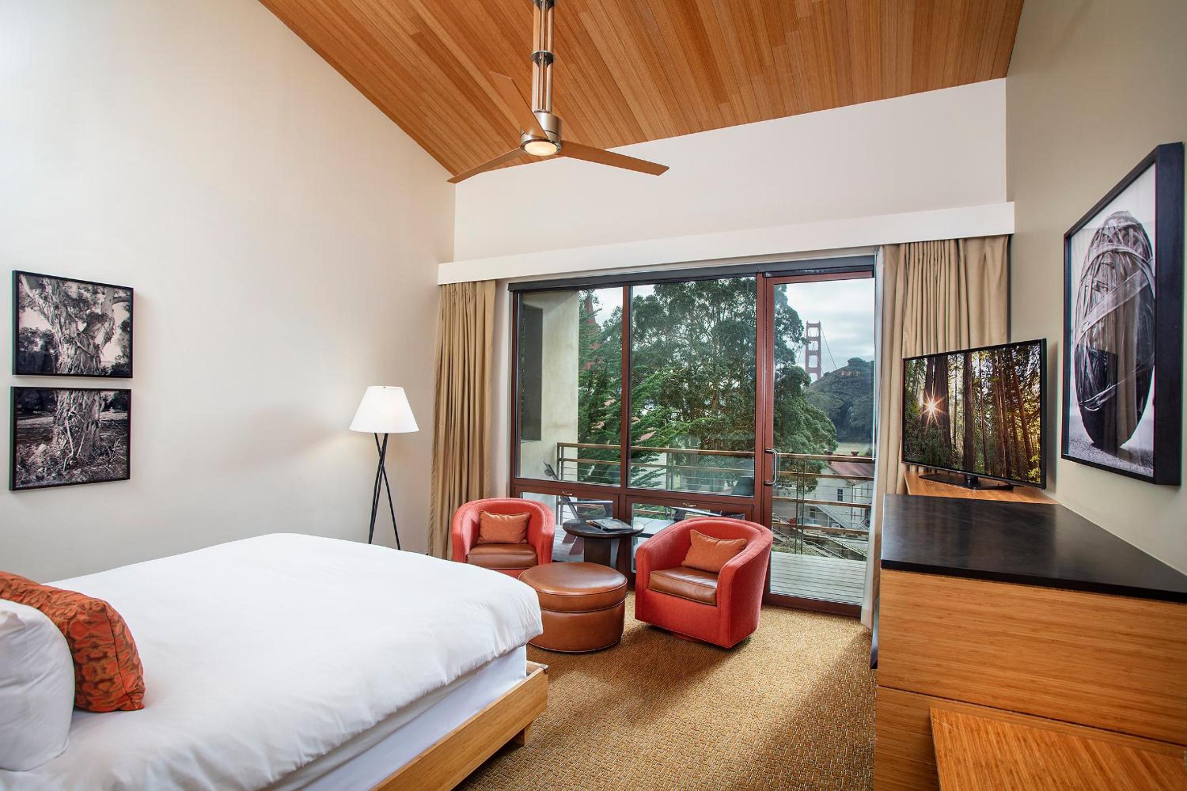 Contemporary King Room with Bridge View - Photo 1