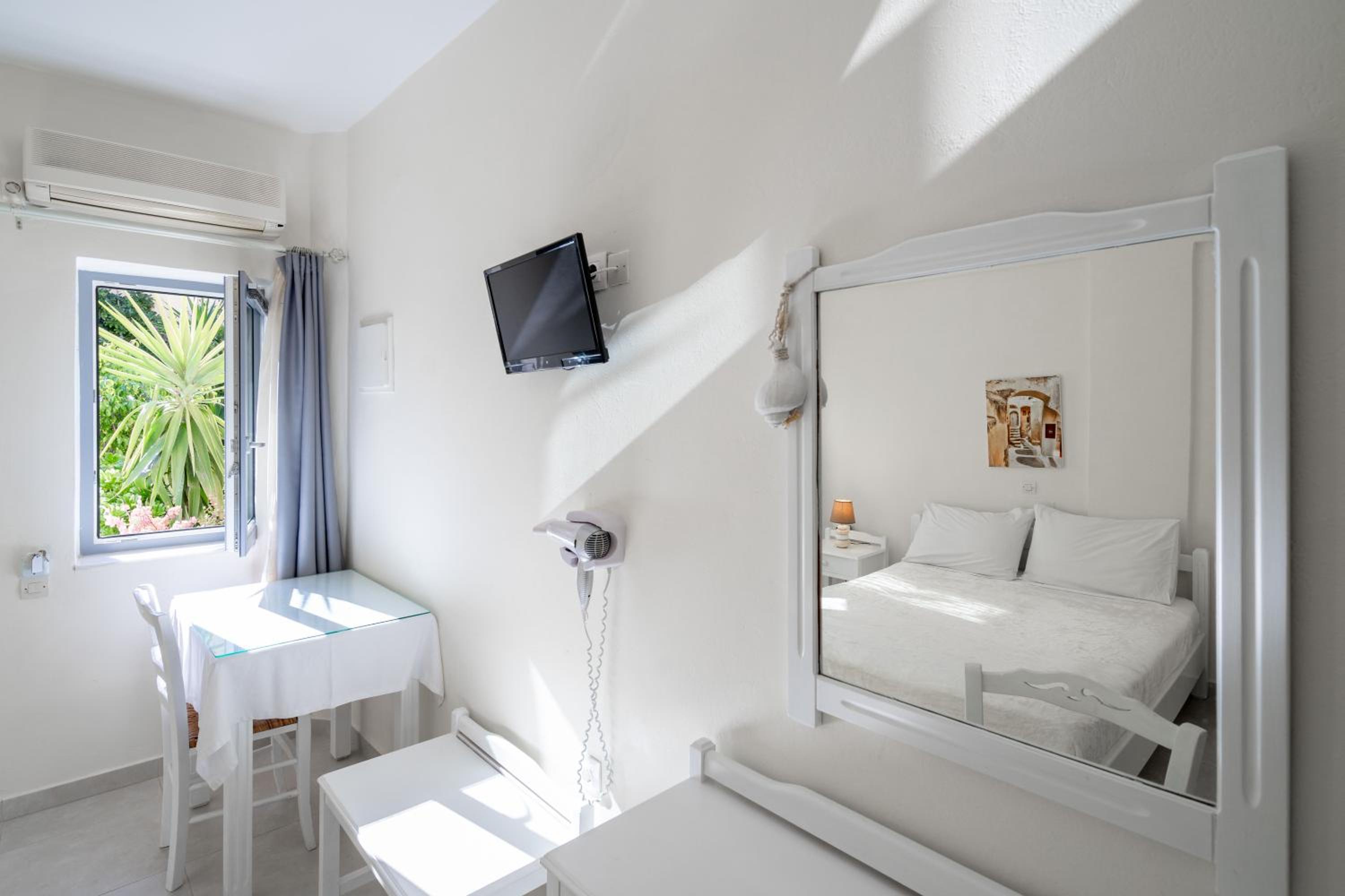 Studio (2 Adults) - Photo 2