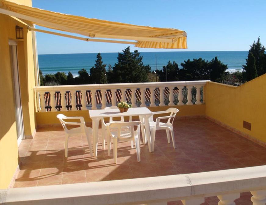 Estudio con vista al mar