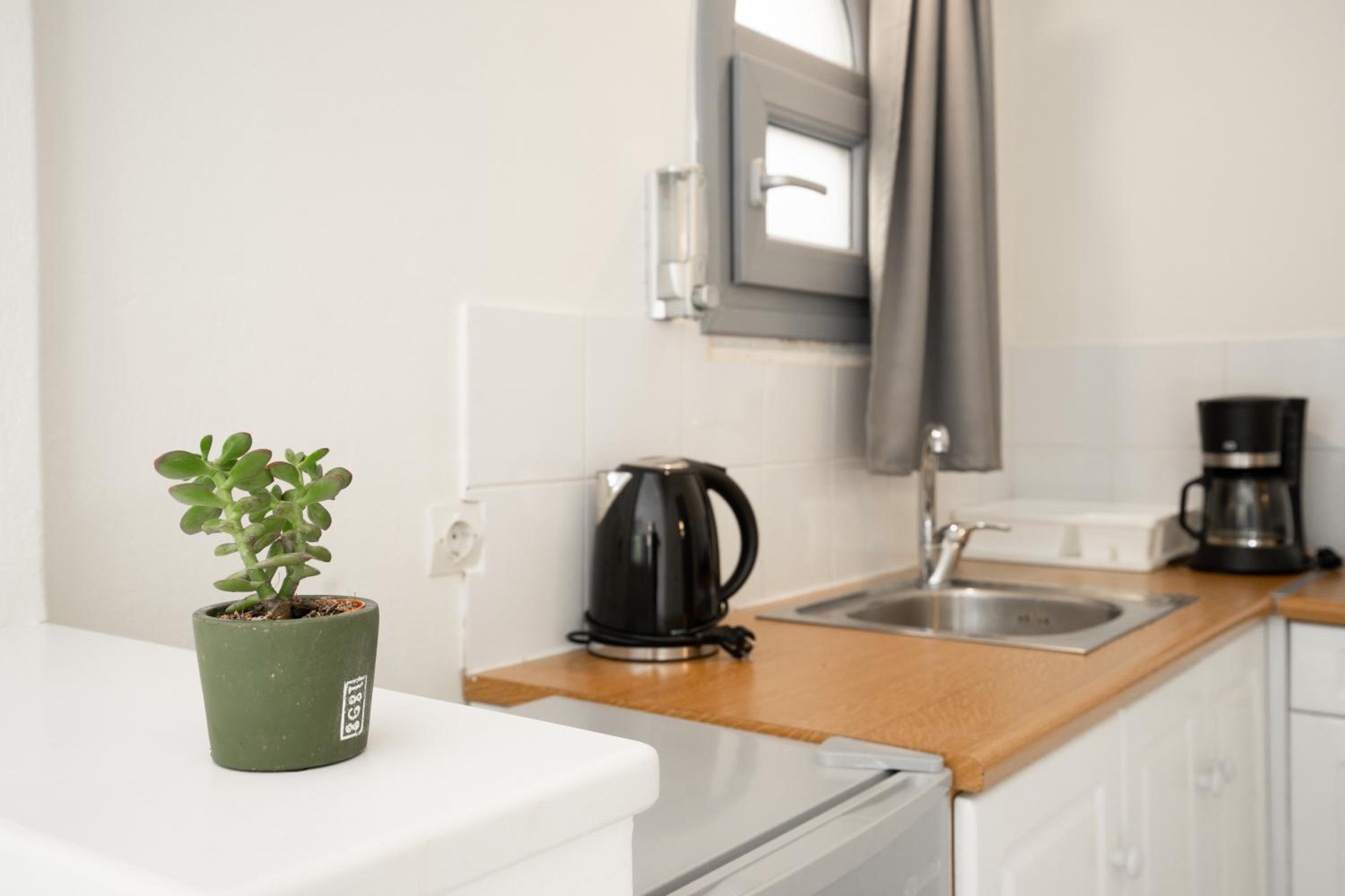 Studio (2 Adults) - Photo 16