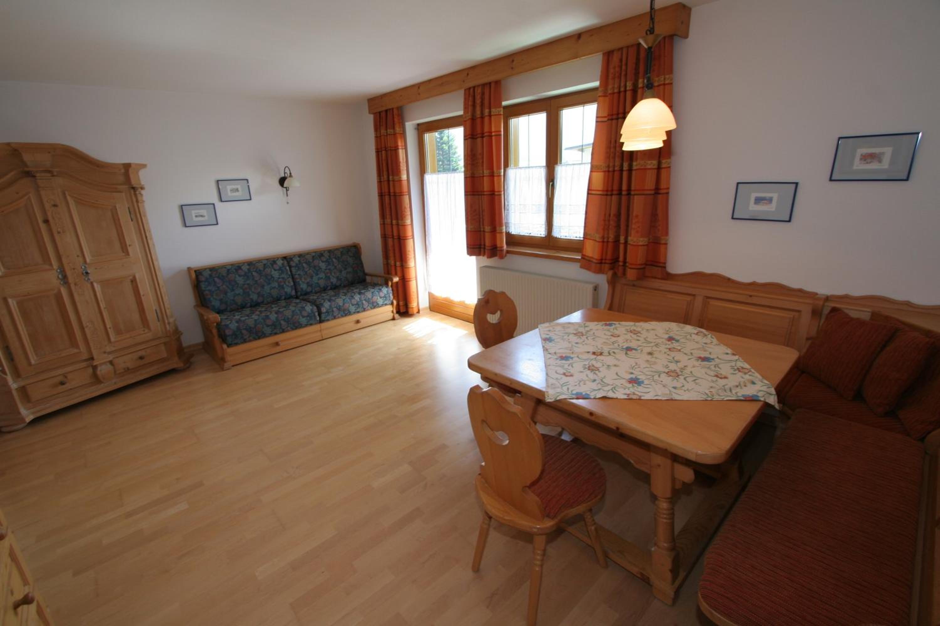 Two-Bedroom Apartment with Balcony photo 3