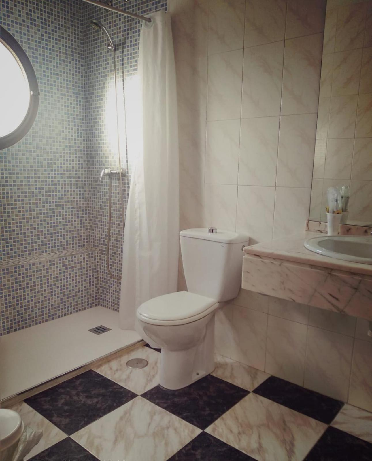 Twin Room - Photo 7