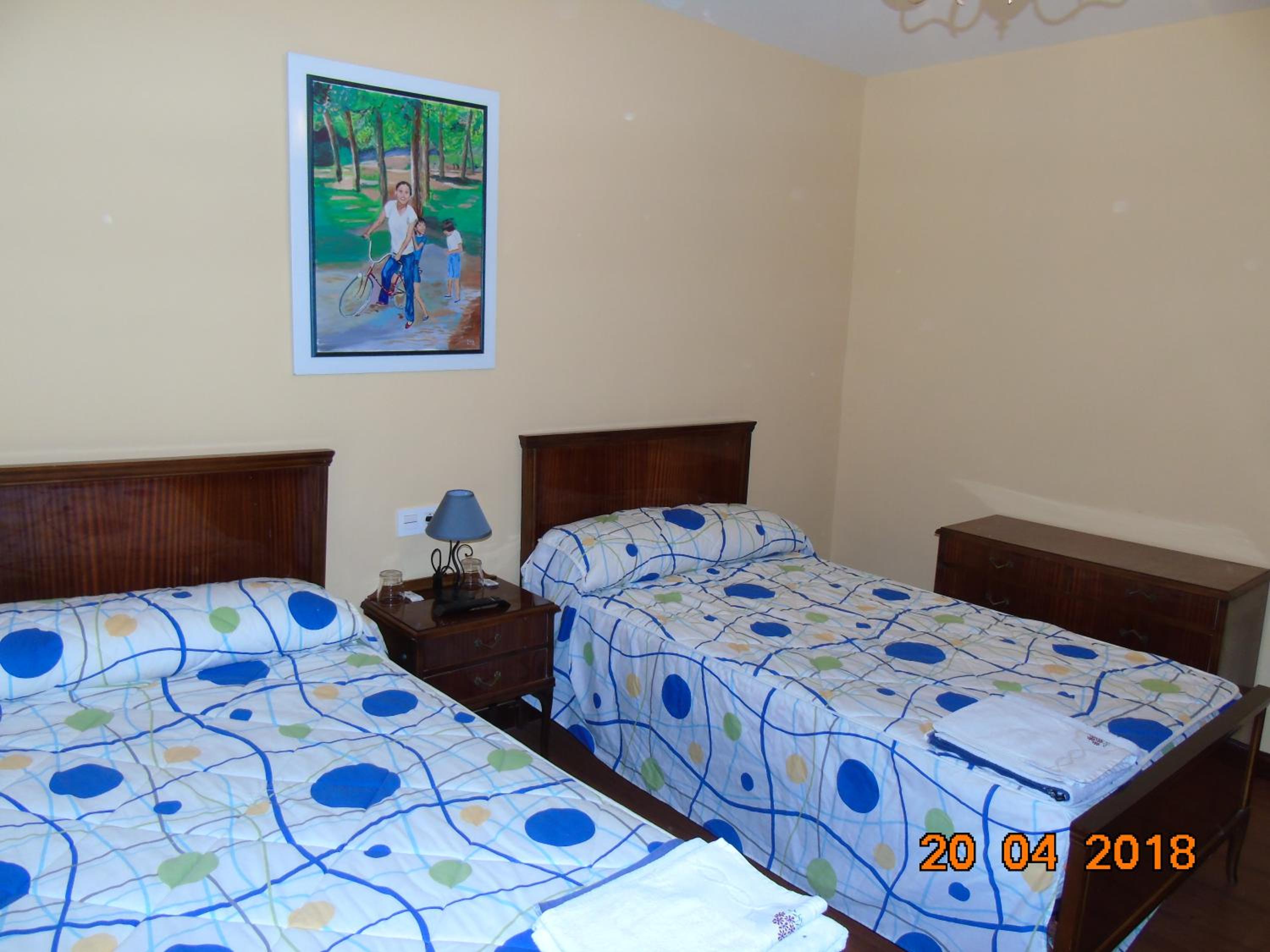 Habitación Estándar con Dos Camas y Baño Compartido