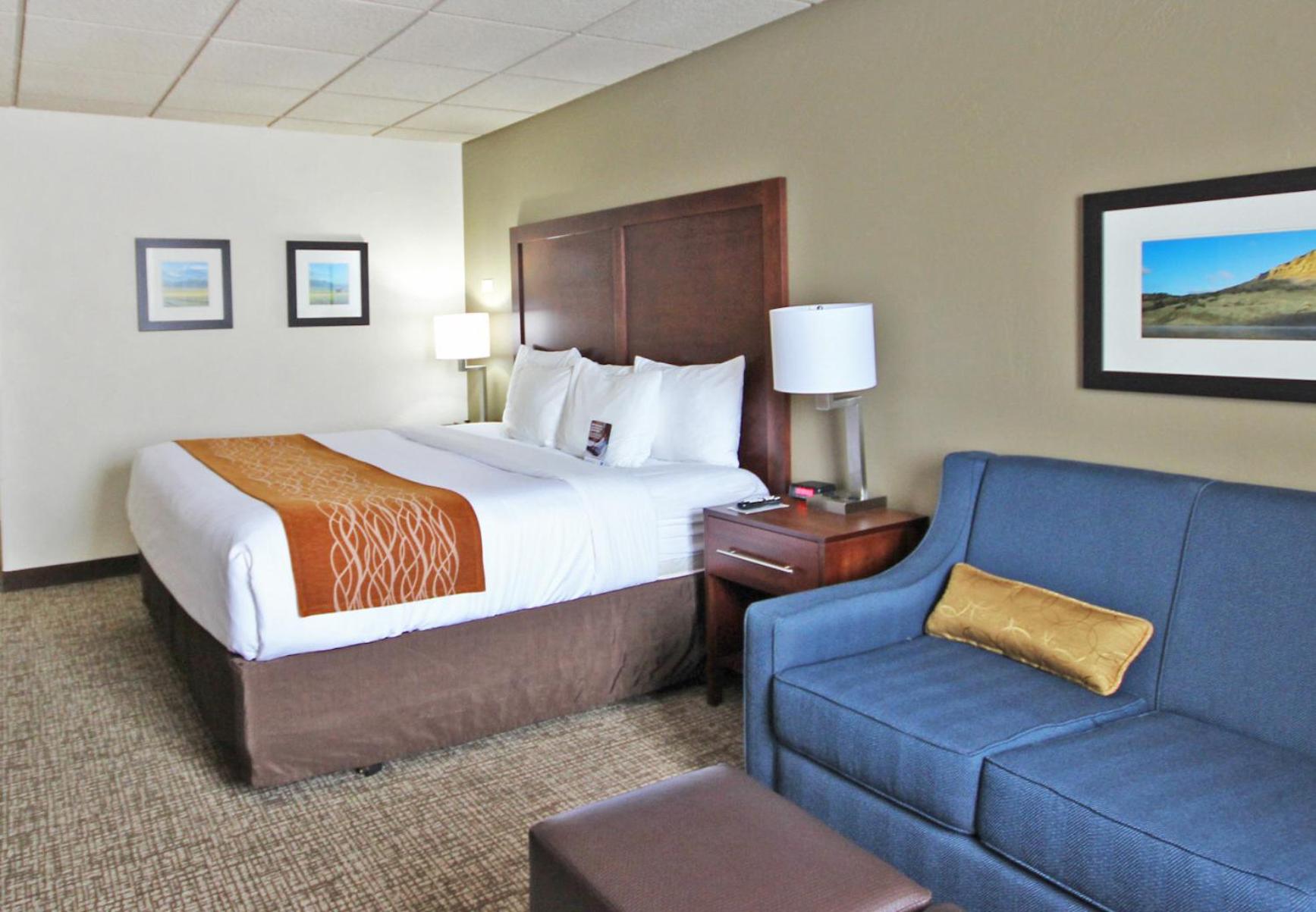 King Suite - Non-Smoking photo 2