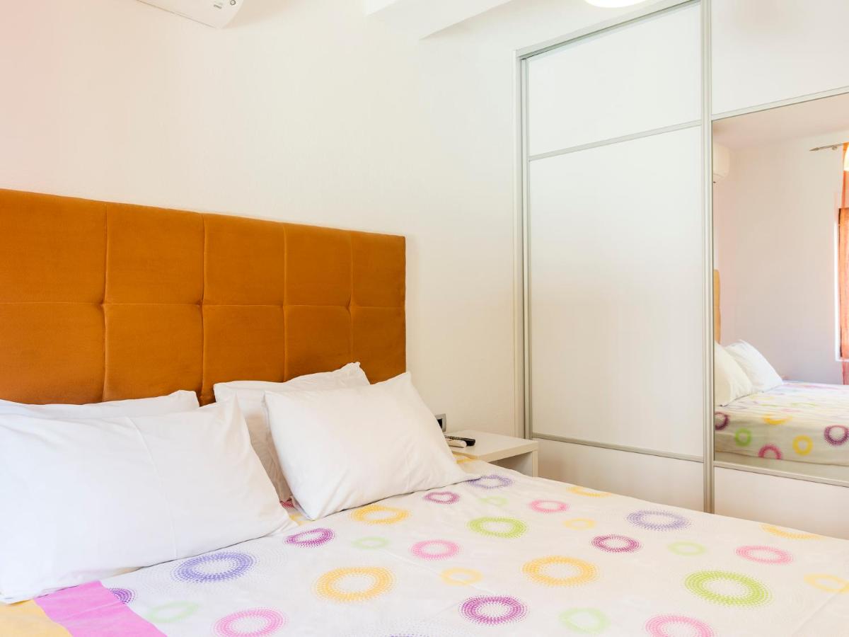 Comfort One Bedroom Apartment with Sea View photo 2