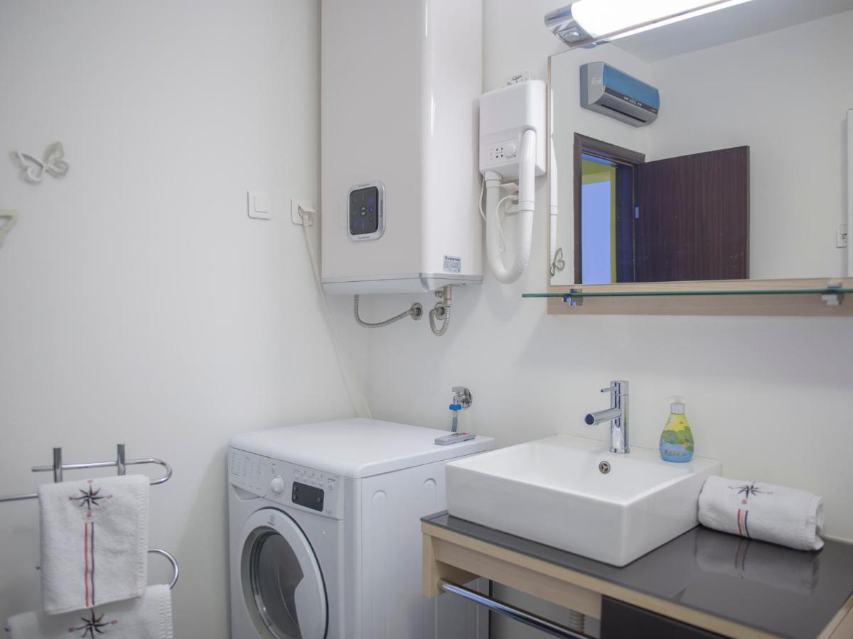 Comfort One Bedroom Apartment with Sea View photo 1