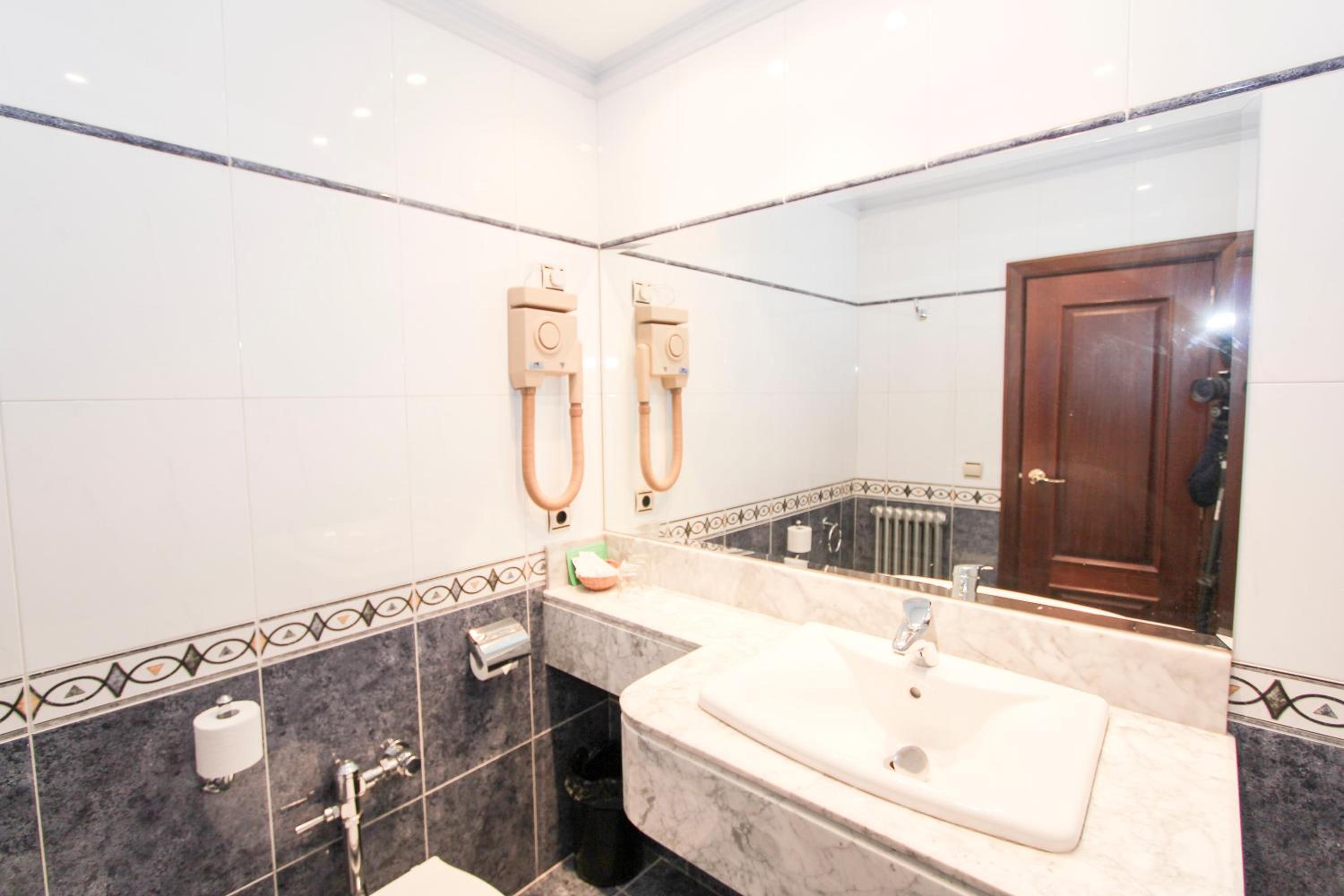 Double or Twin Room photo 2