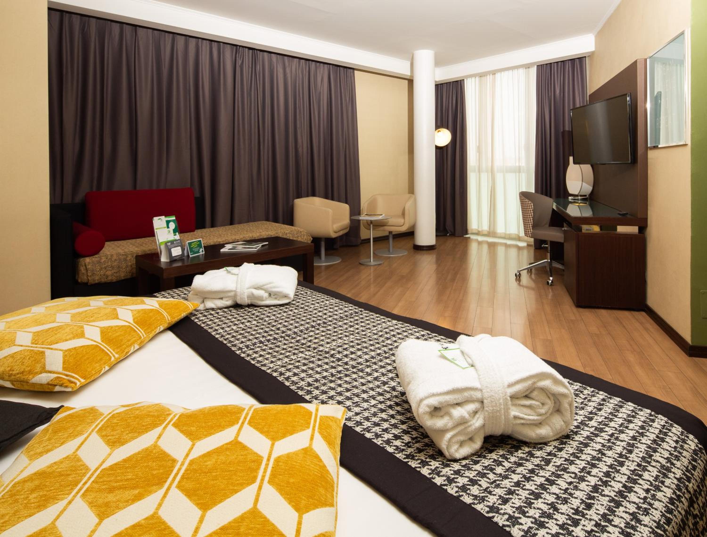 King Suite - Photo 2