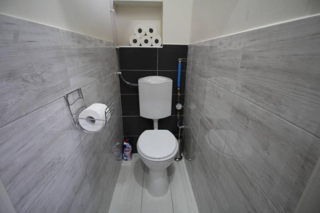 One-Bedroom Apartment - Photo 9