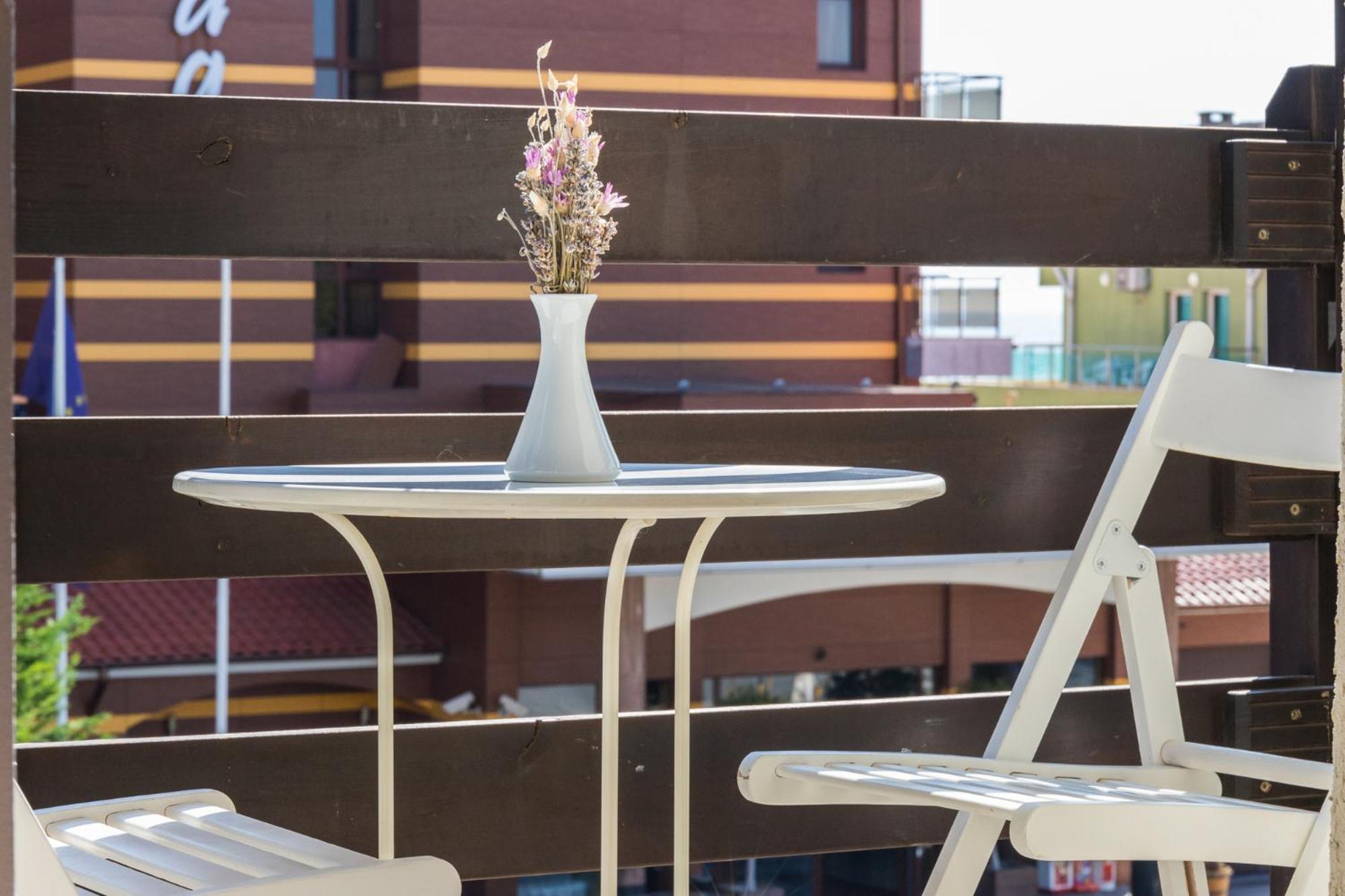 Studio Apartment with Balcony and Sea View photo 2