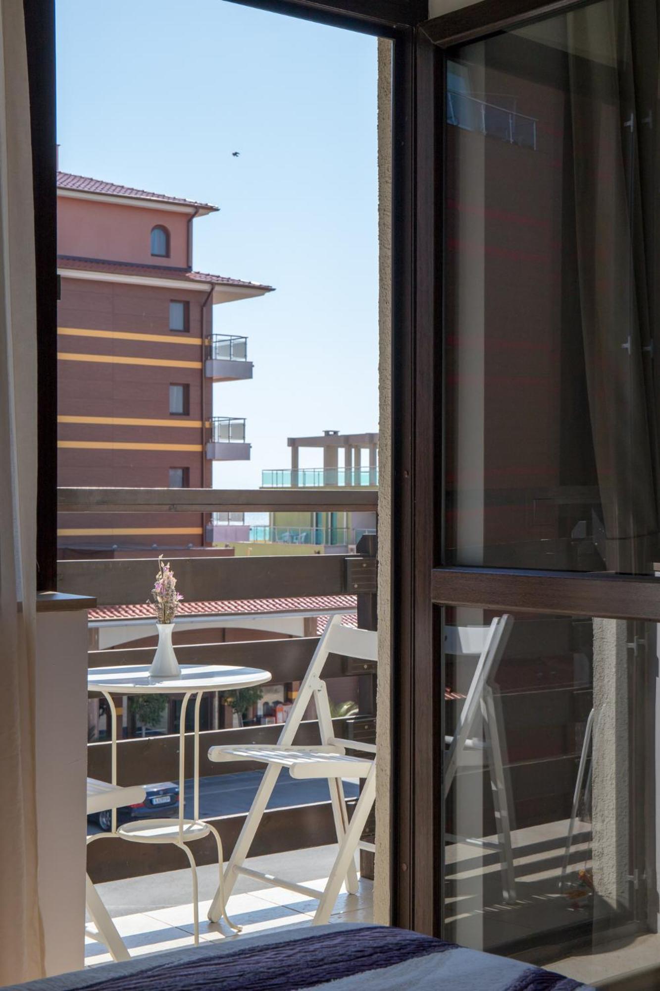 Studio Apartment with Balcony and Sea View photo 3