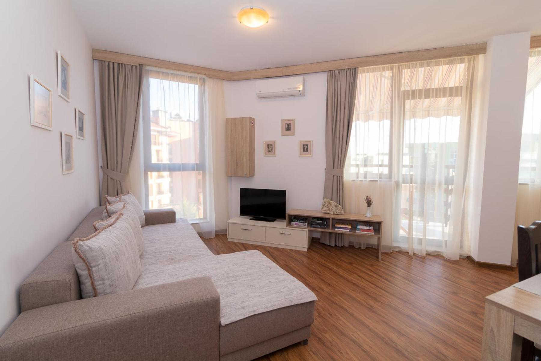 One-Bedroom Apartment photo 1