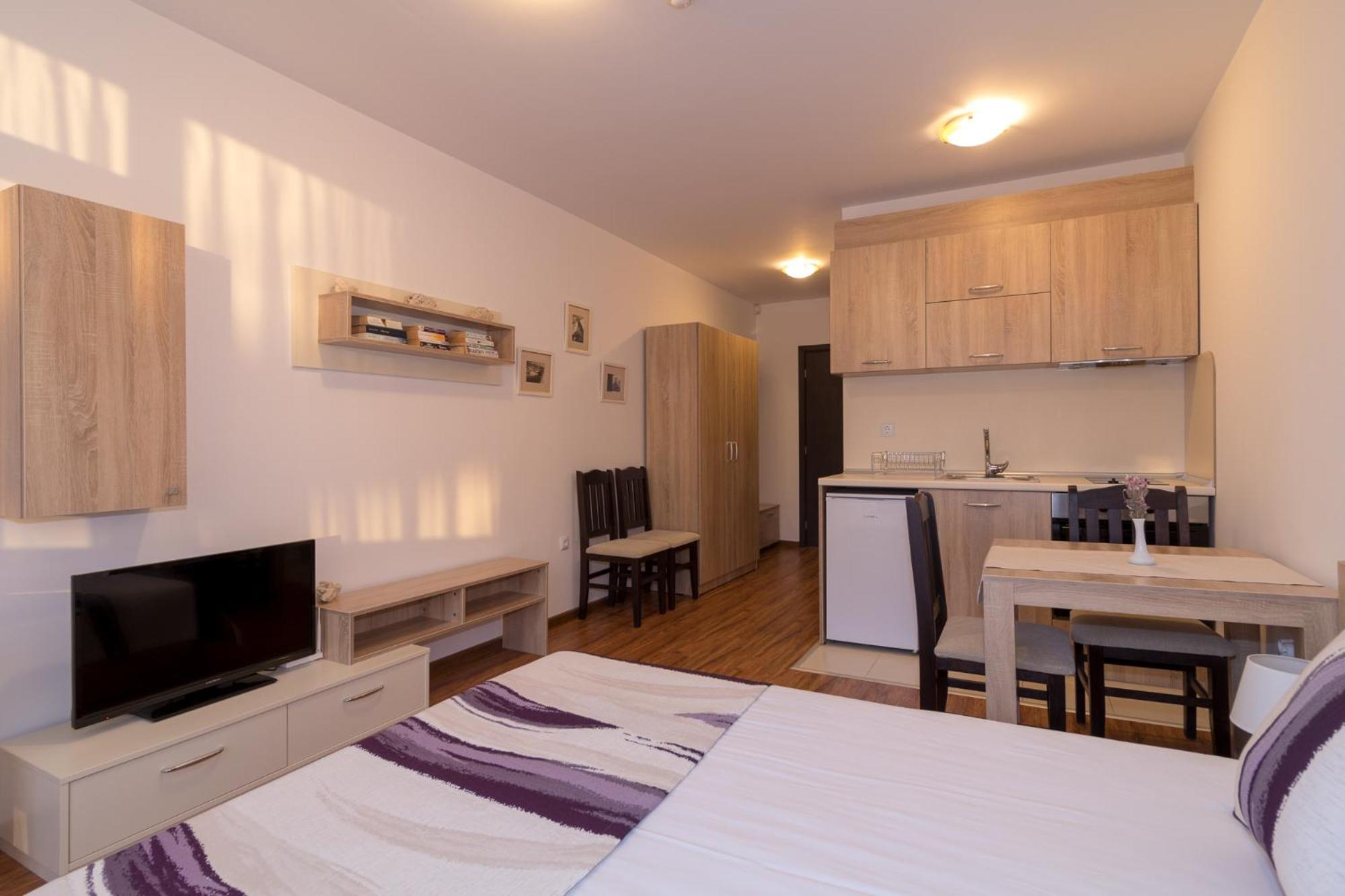 Studio Apartment photo 1