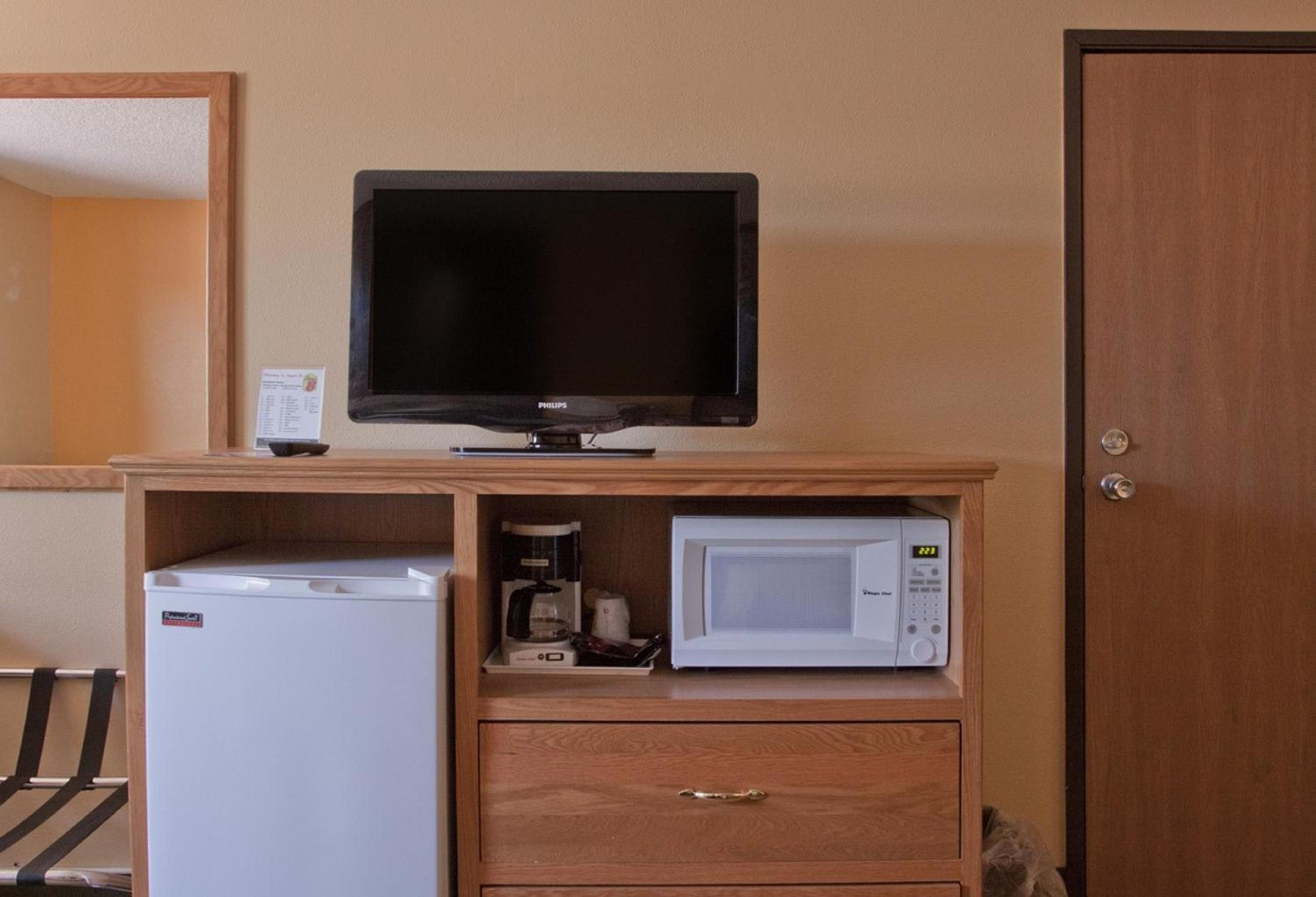 Queen Room - Mobility Access/Non-Smoking photo 3