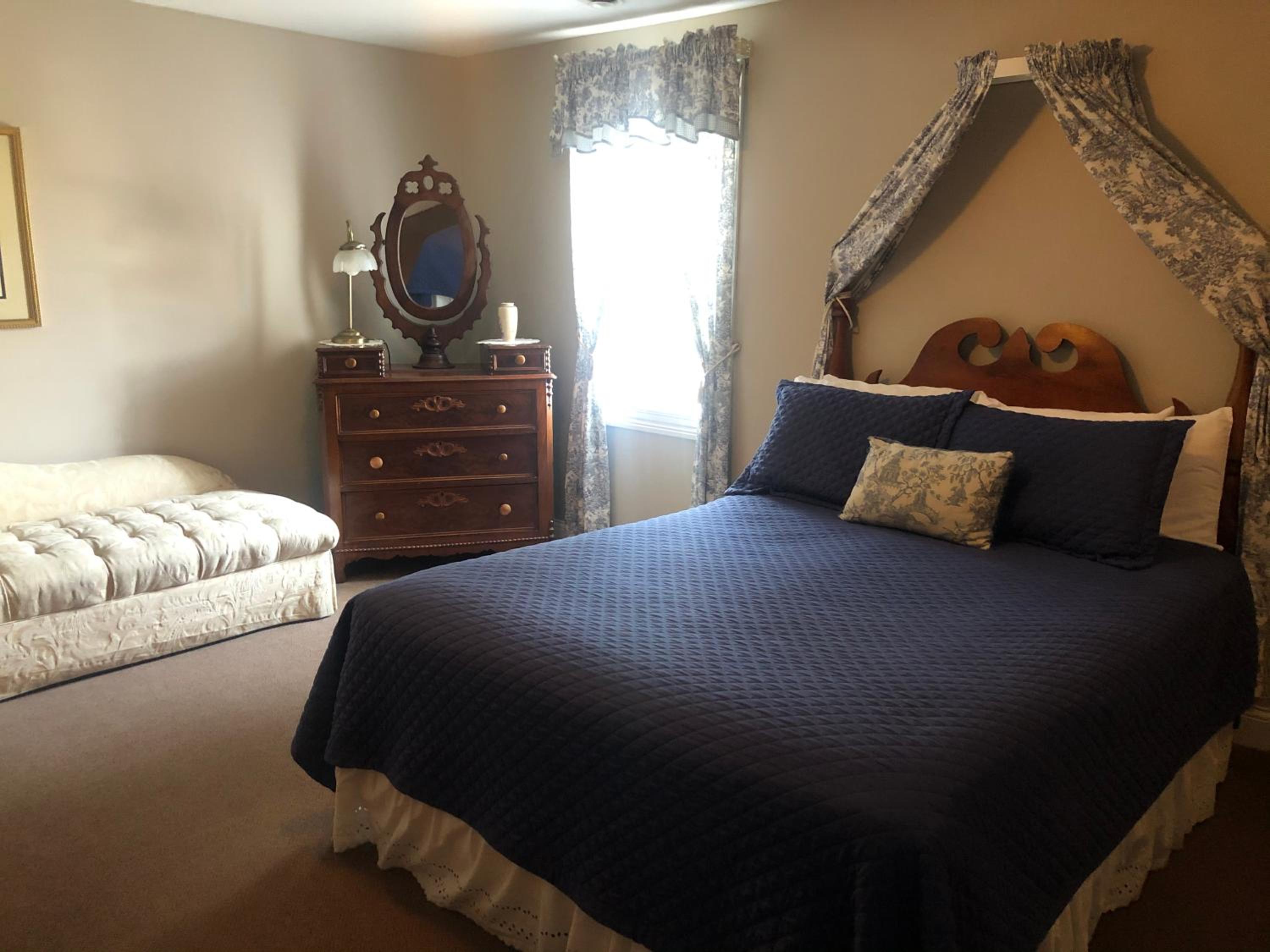 Standard Queen Room