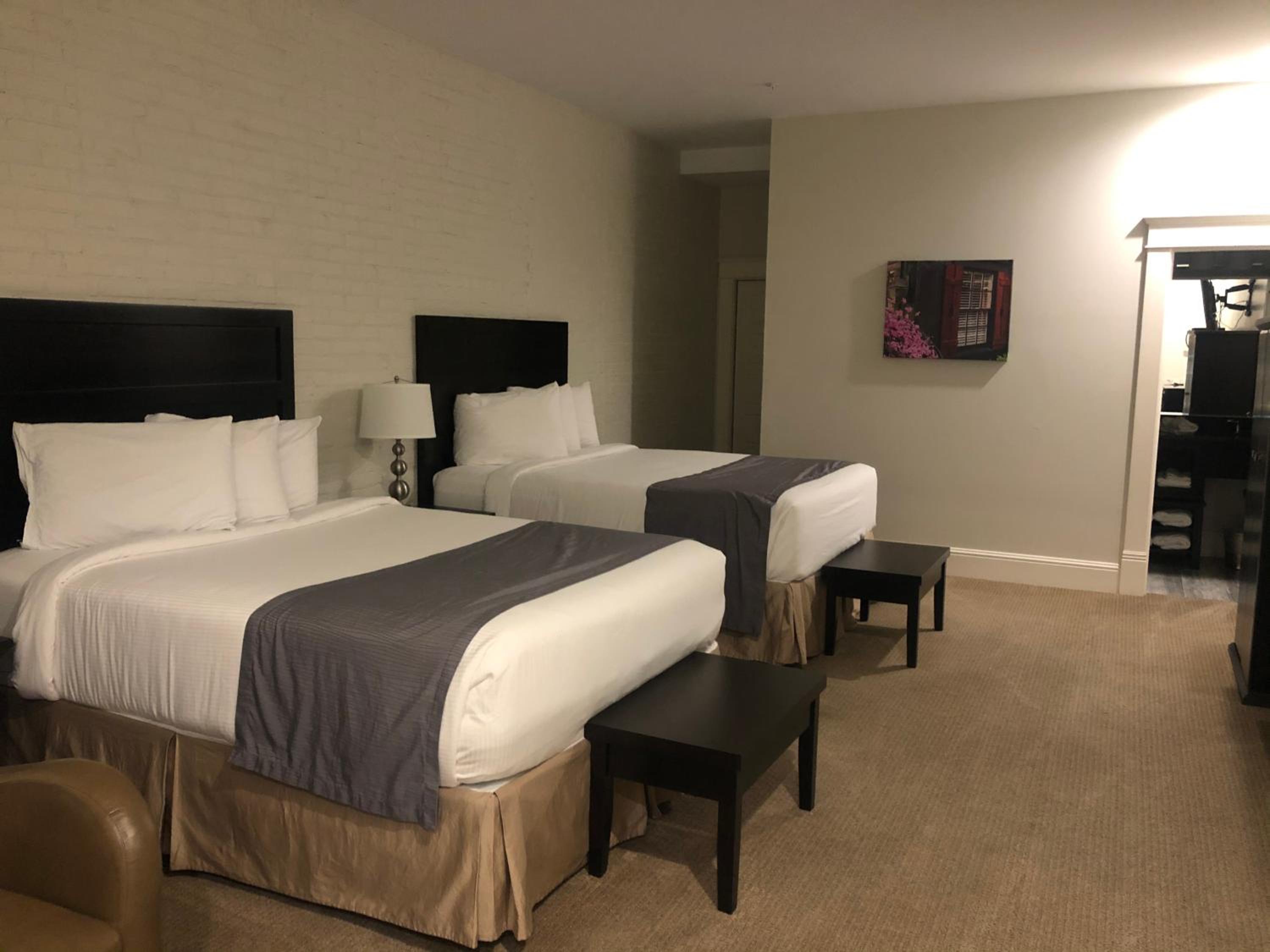Standard Double Suite