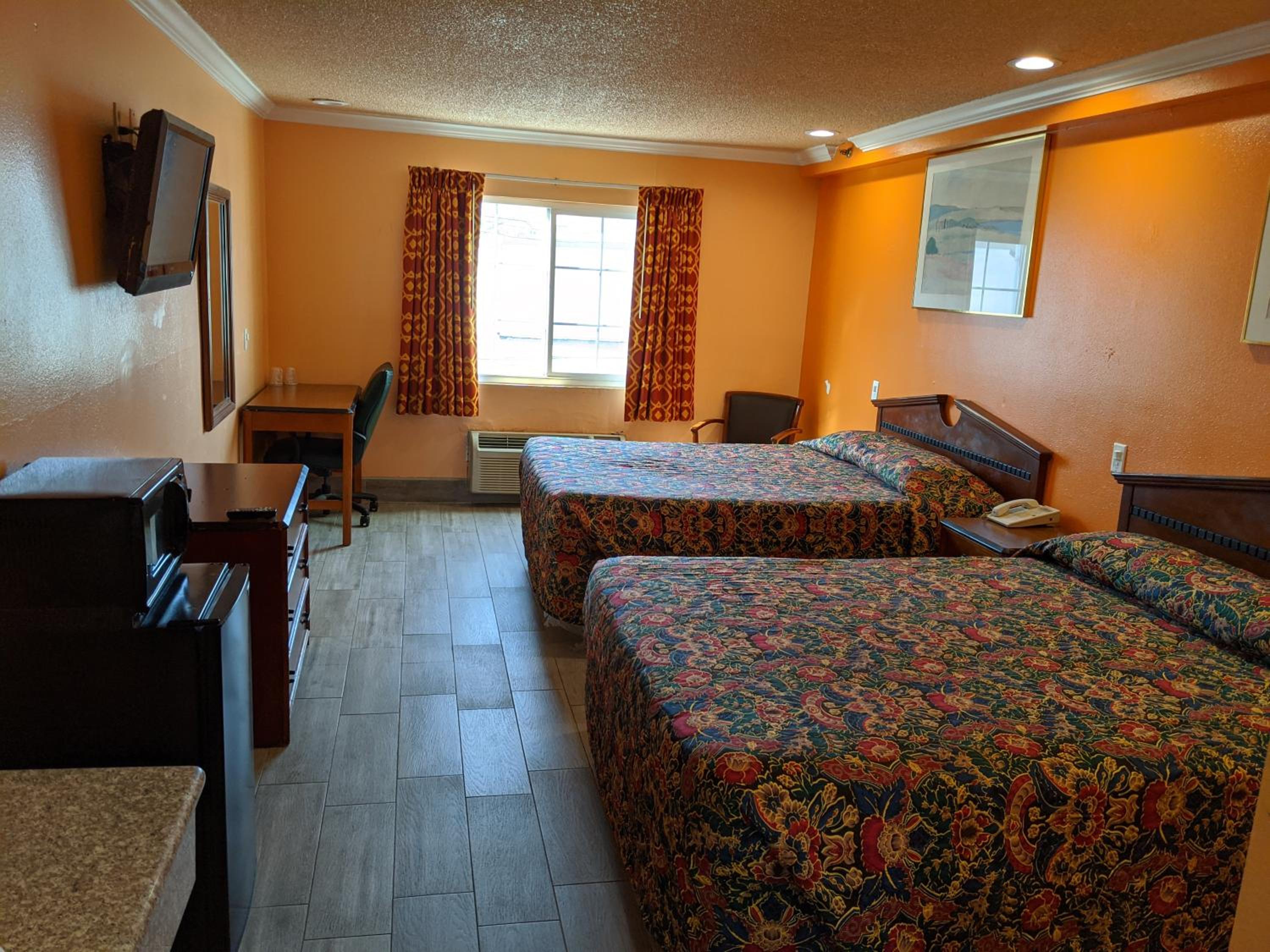 Queen Room With Two Queen Beds photo 1