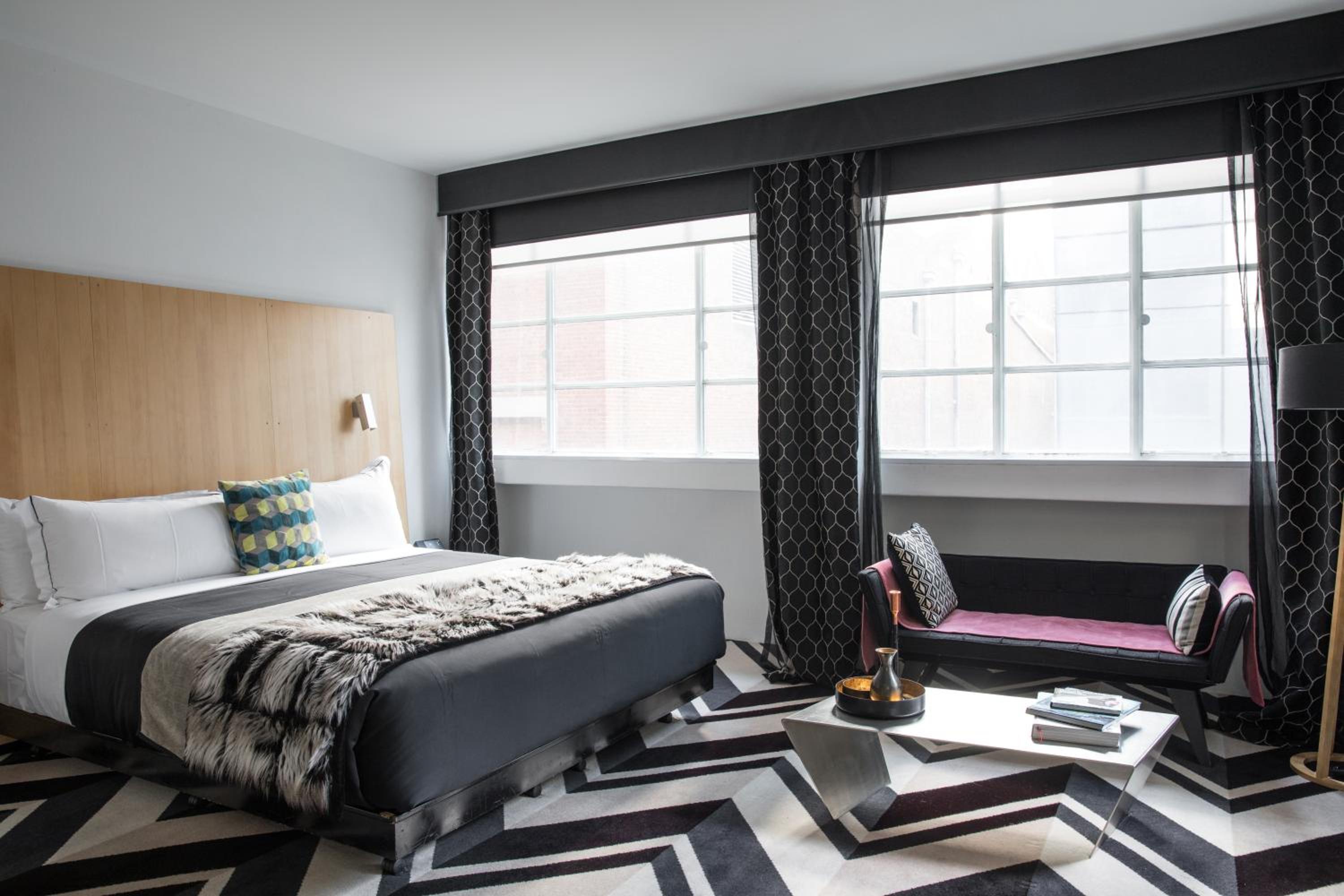 Deluxe King Suite - Photo 4