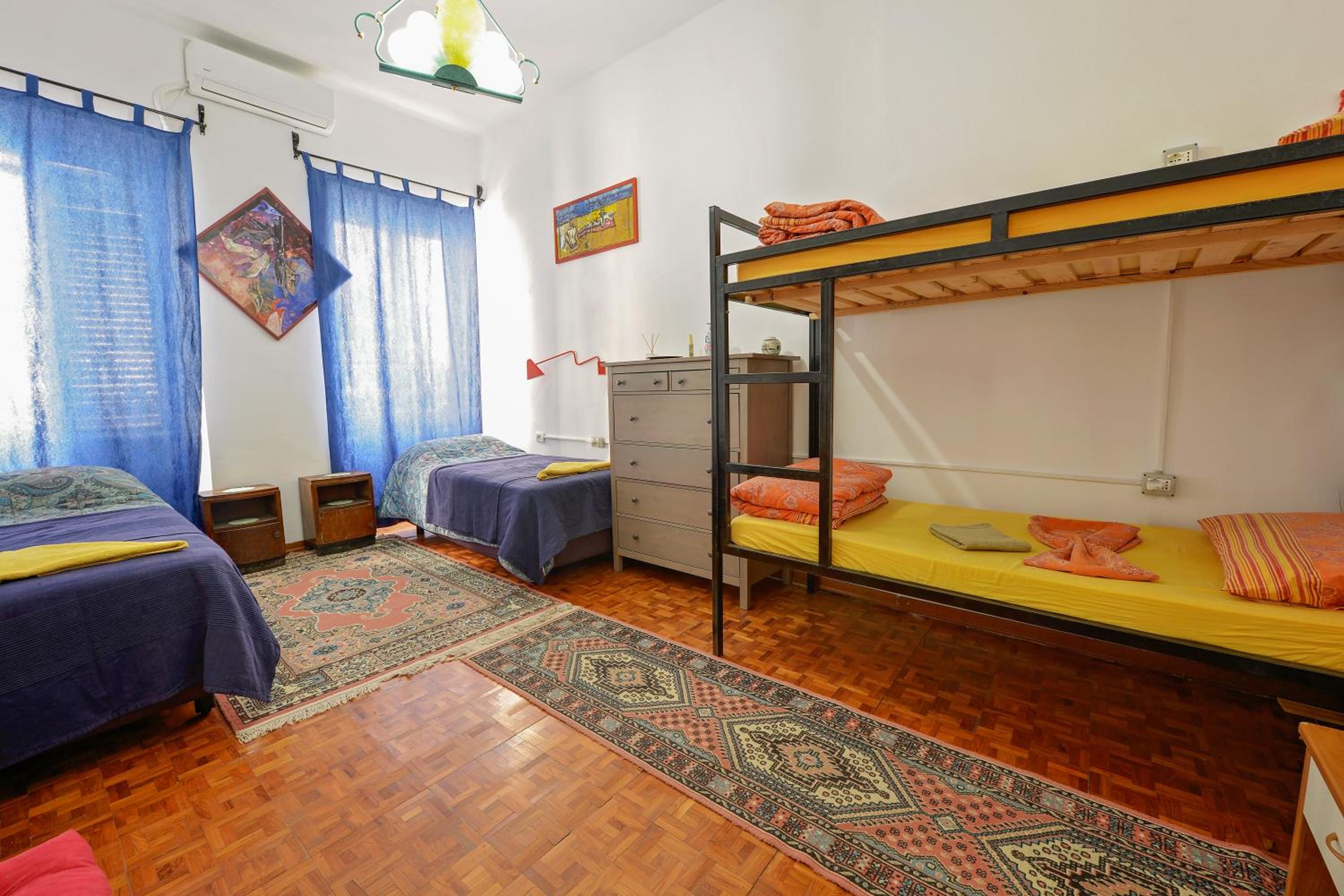 Single Bed in 6-Bed Dormitory Room photo 1
