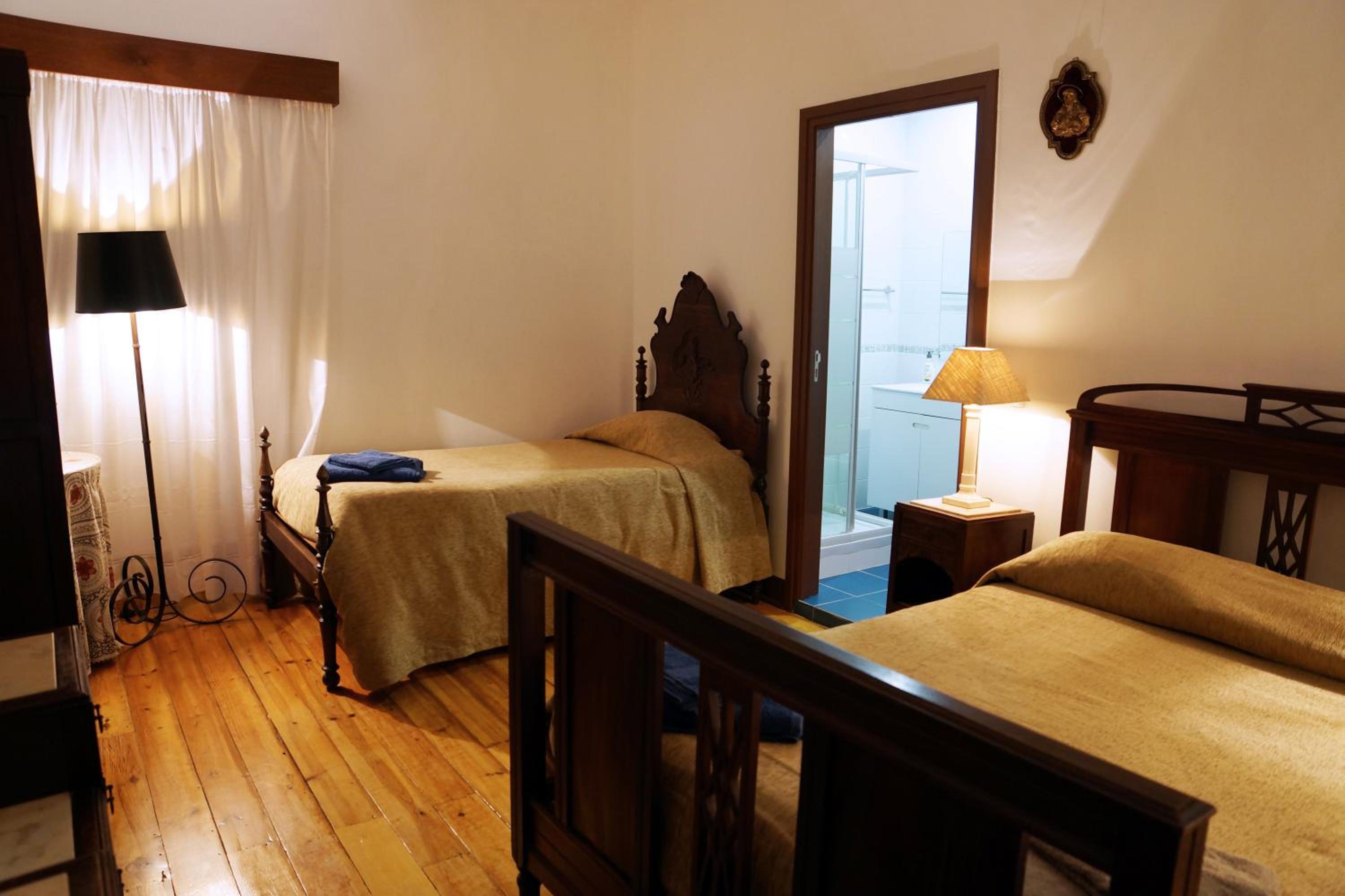 Standard Triple Room - Photo 4