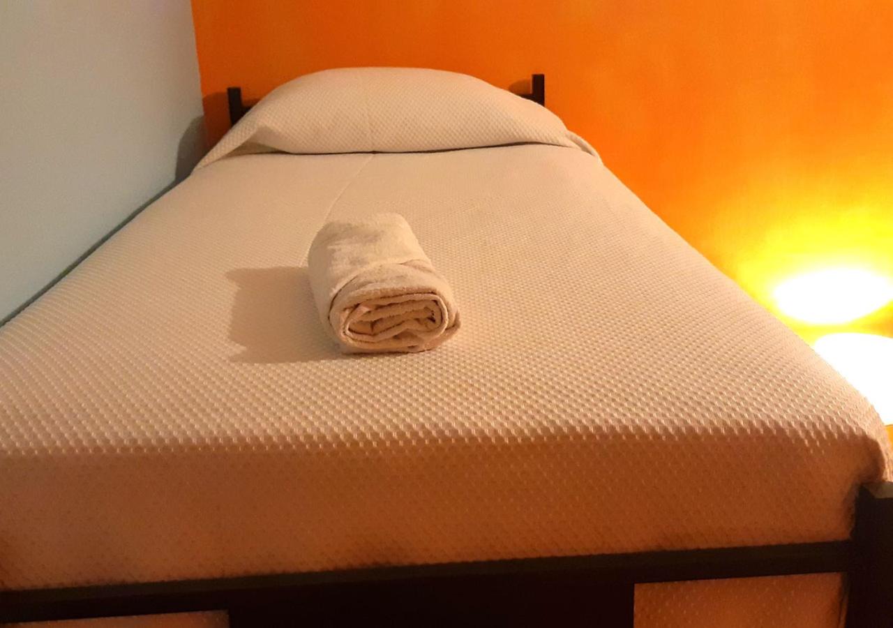 Economy Triple Room with Shared Bathroom photo 2