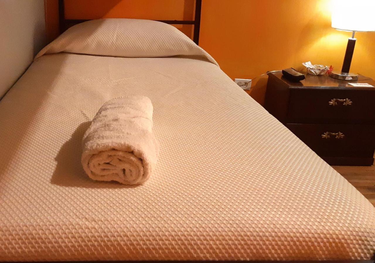 Economy Triple Room with Shared Bathroom photo 3