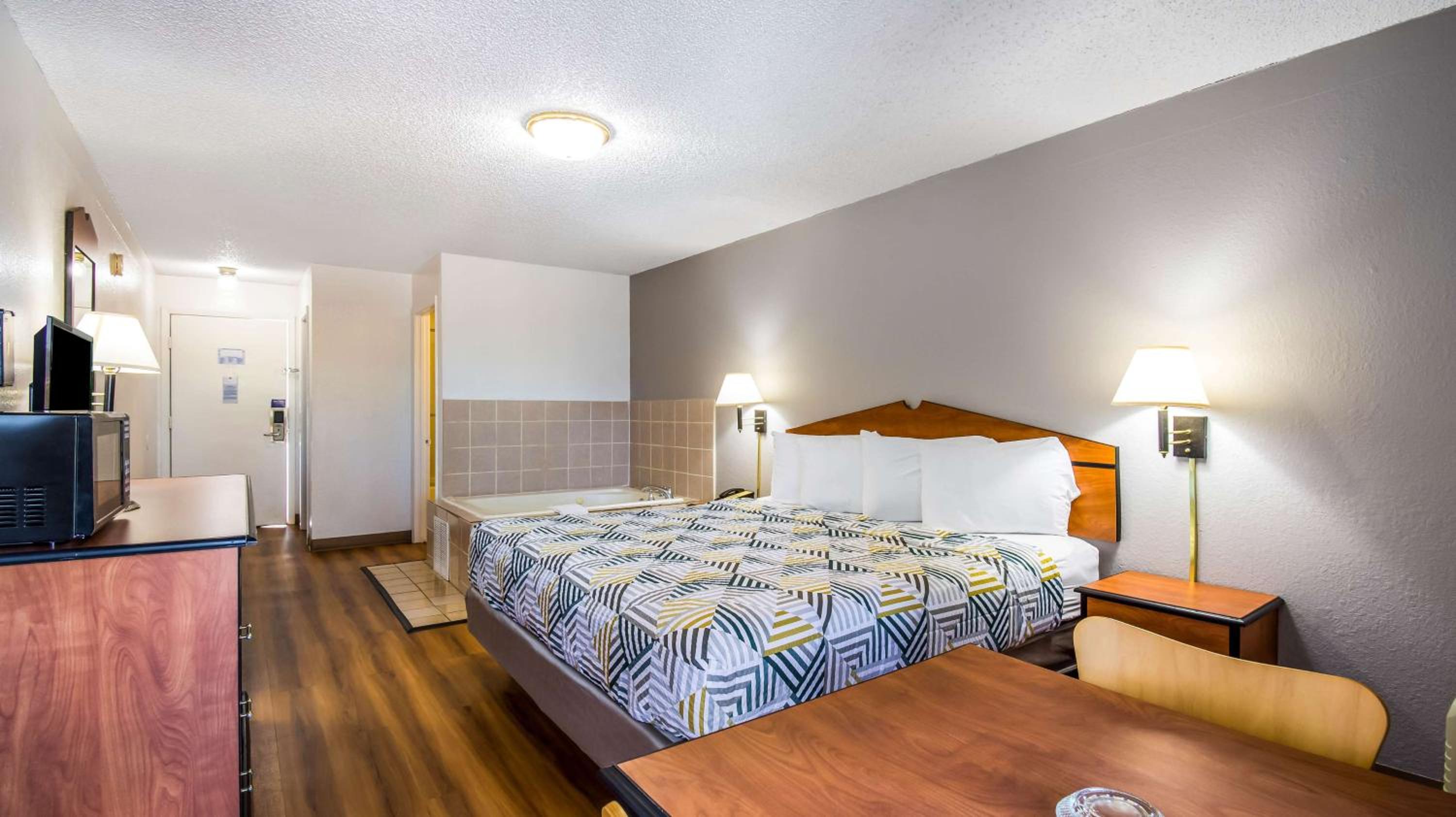 King Room with Spa Bath - Non-Smoking