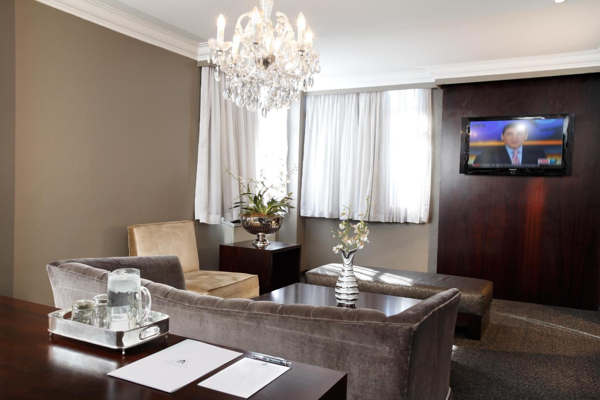 Executive Suite - Photo 3