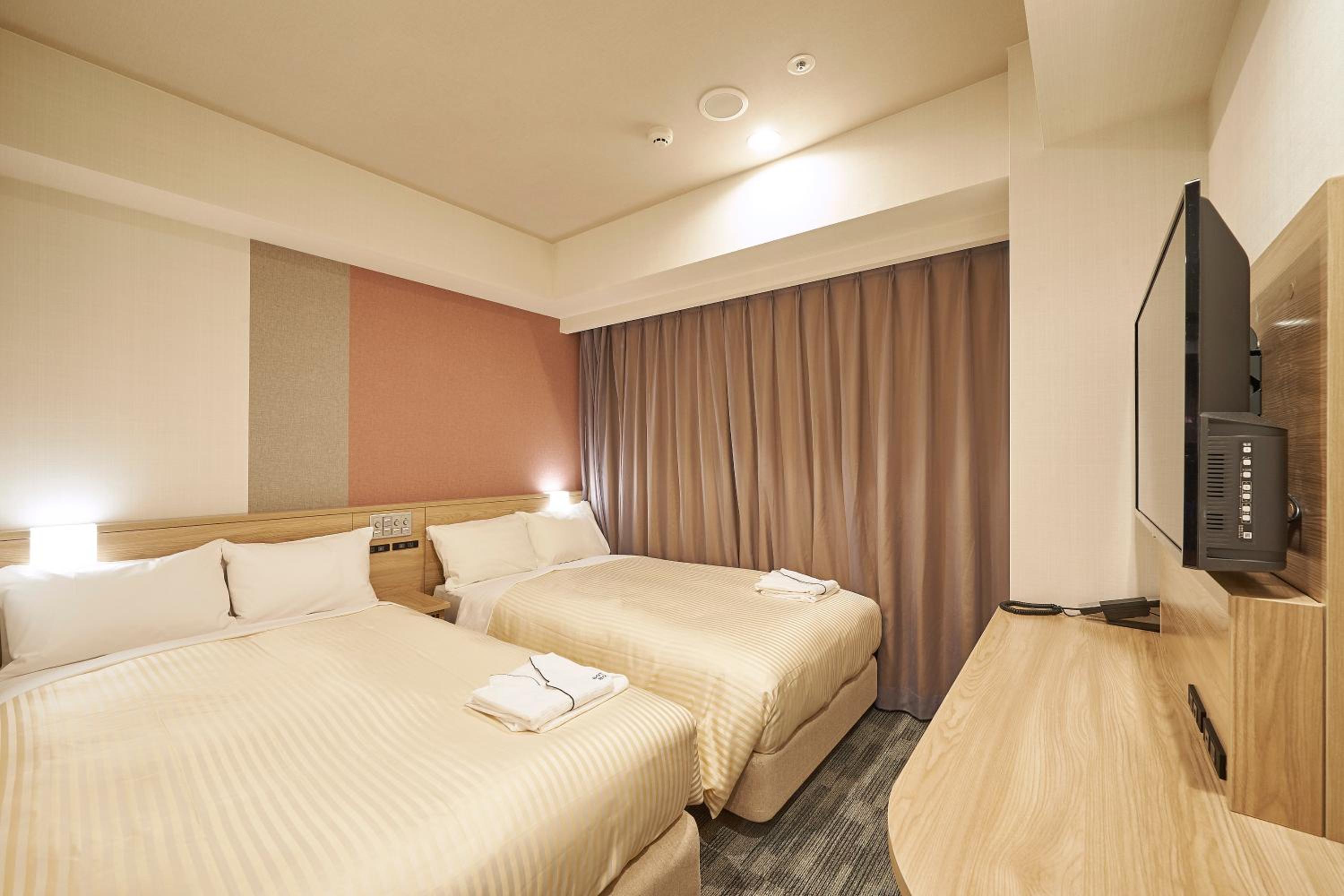 Twin Room - Non-Smoking - Photo 2