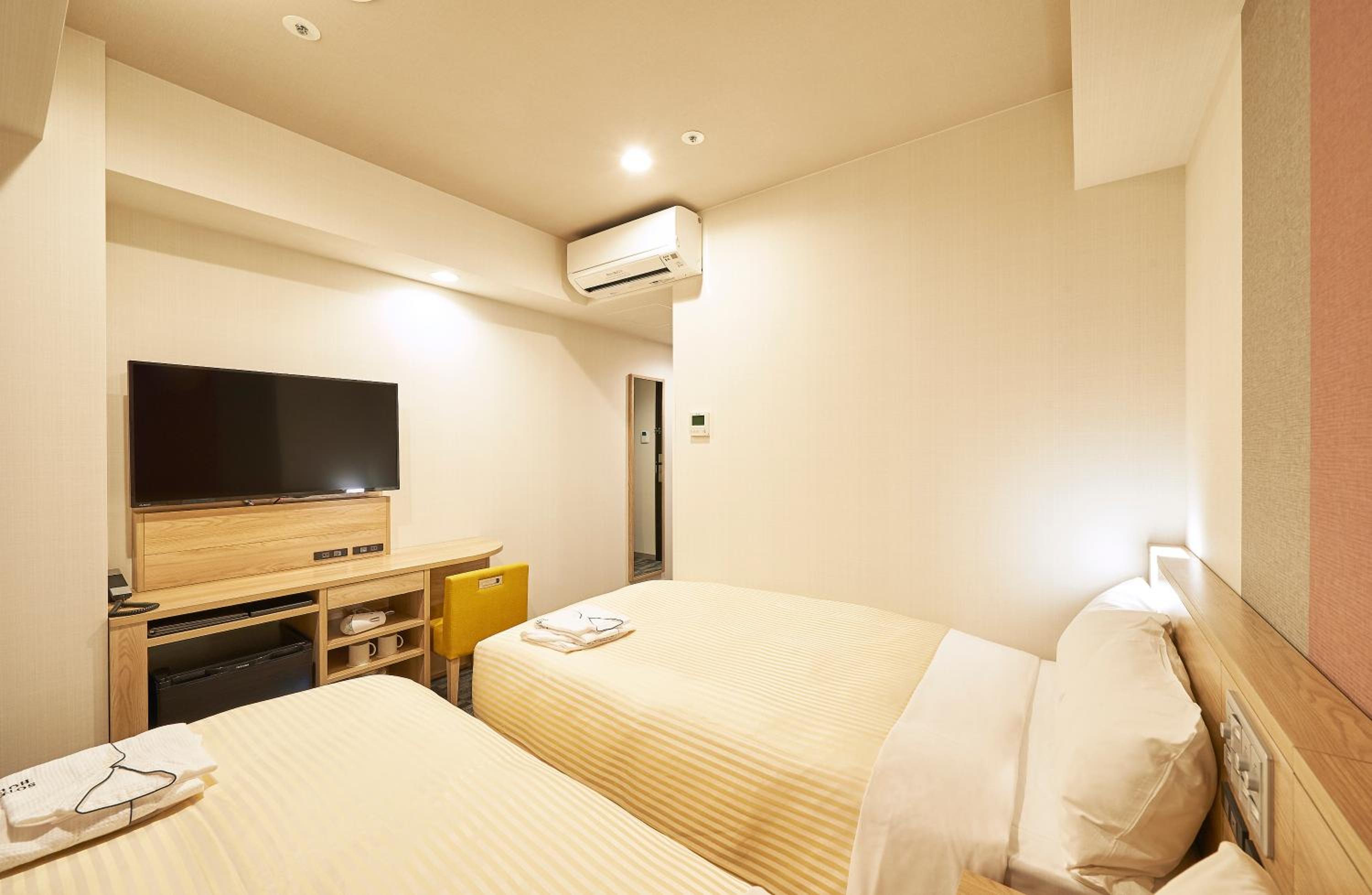 Twin Room - Non-Smoking - Photo 1