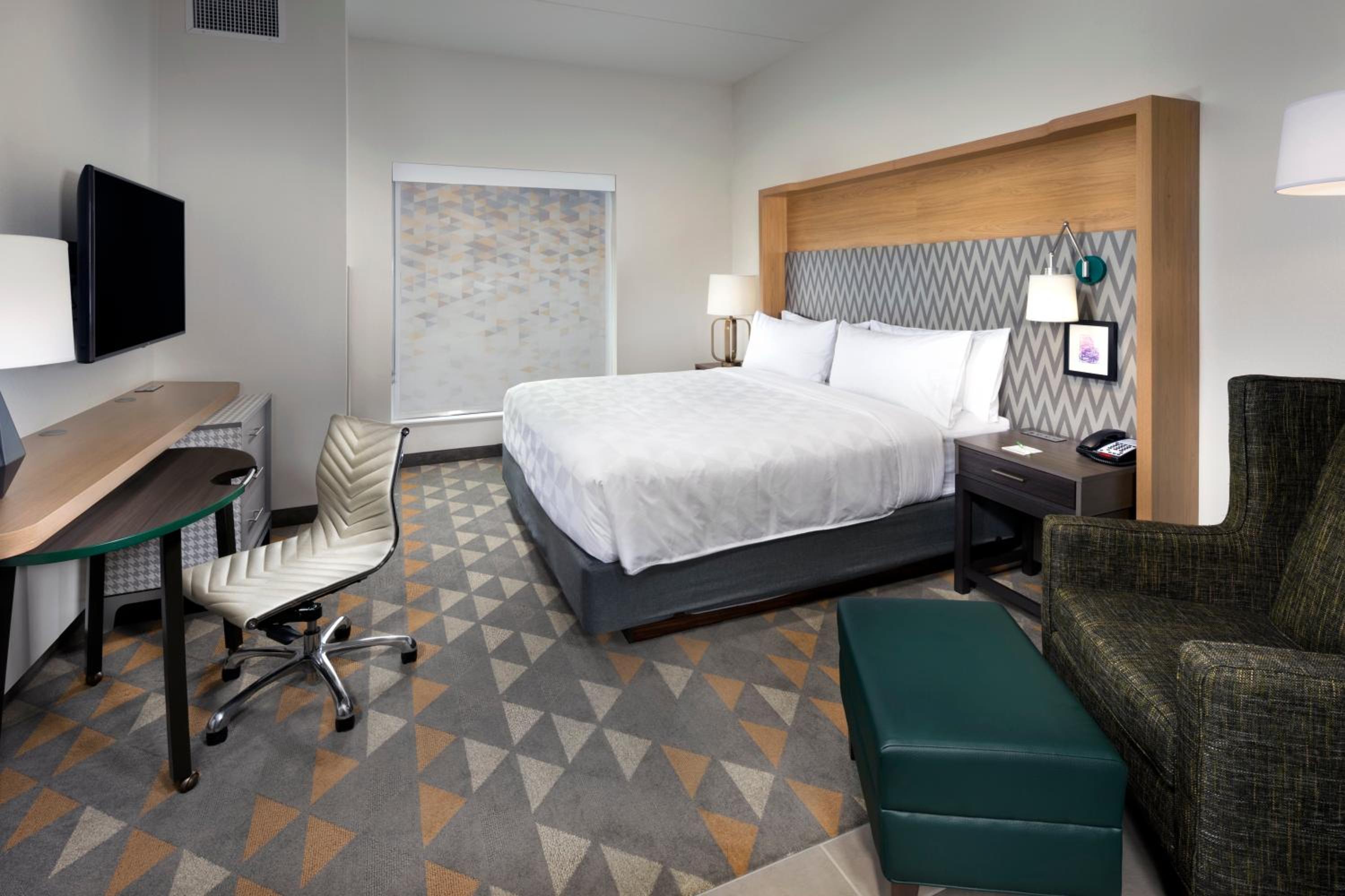 Standard King Room photo 3