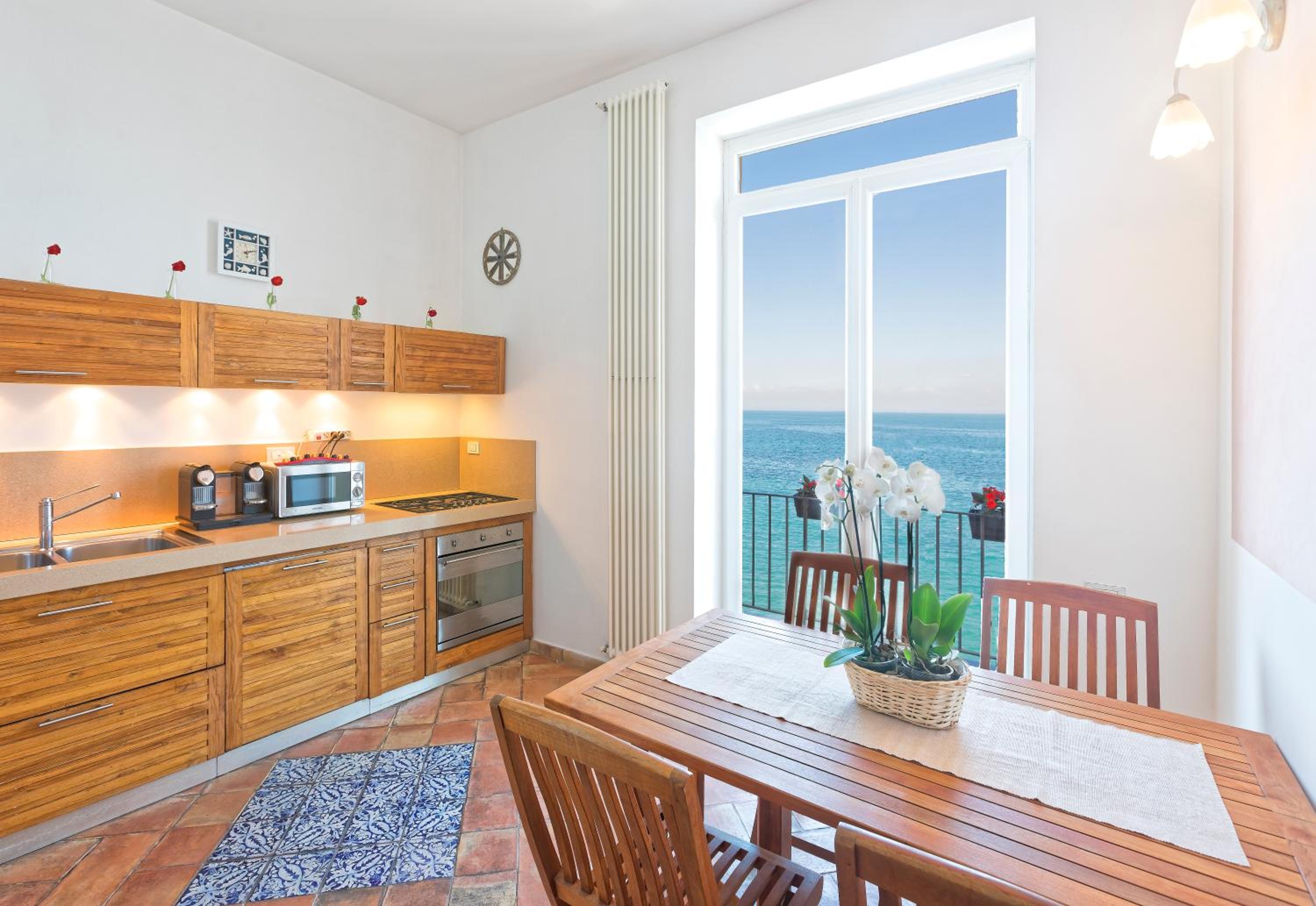 Suite with Sea View - Photo 25