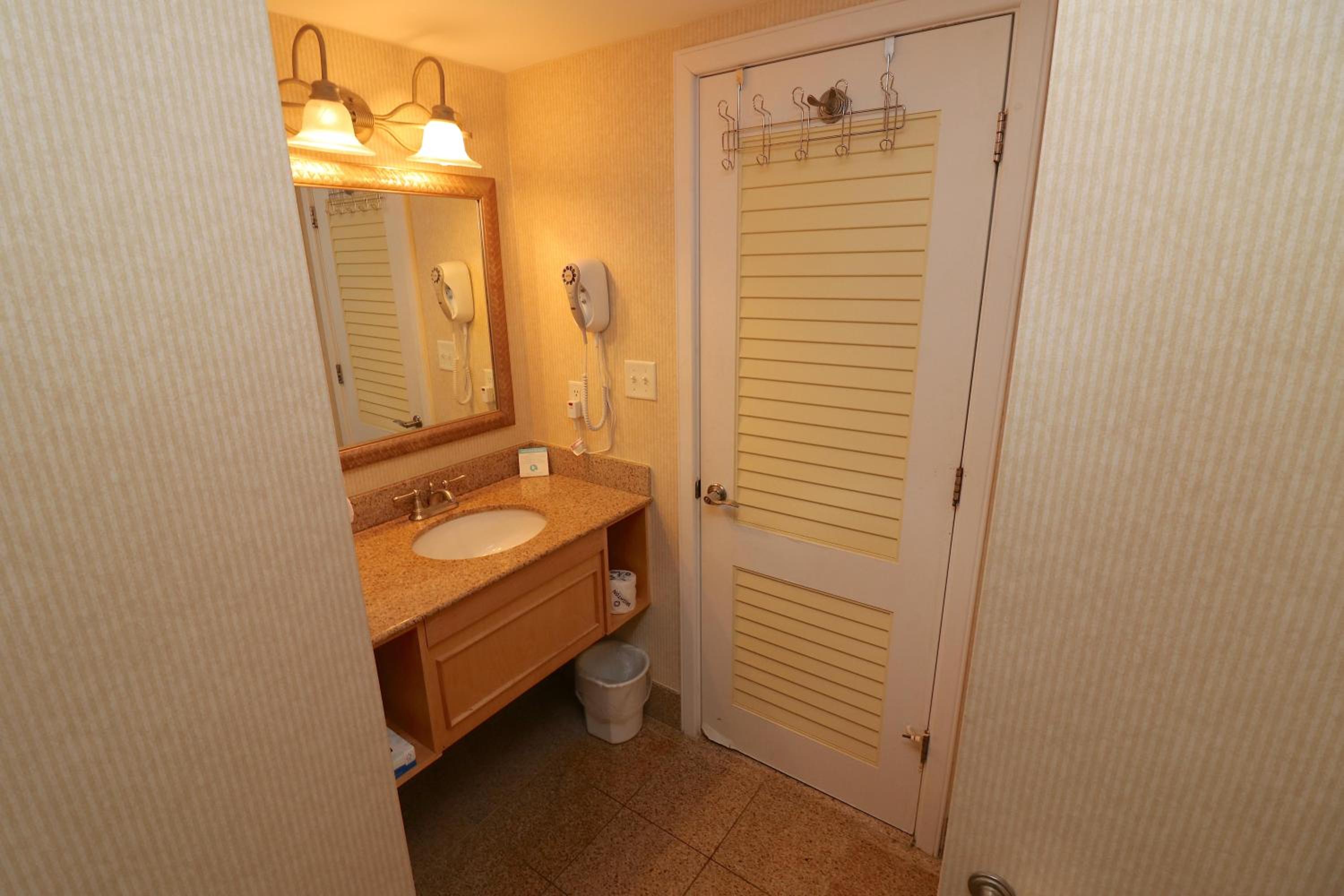 One-Bedroom Apartment - Photo 15