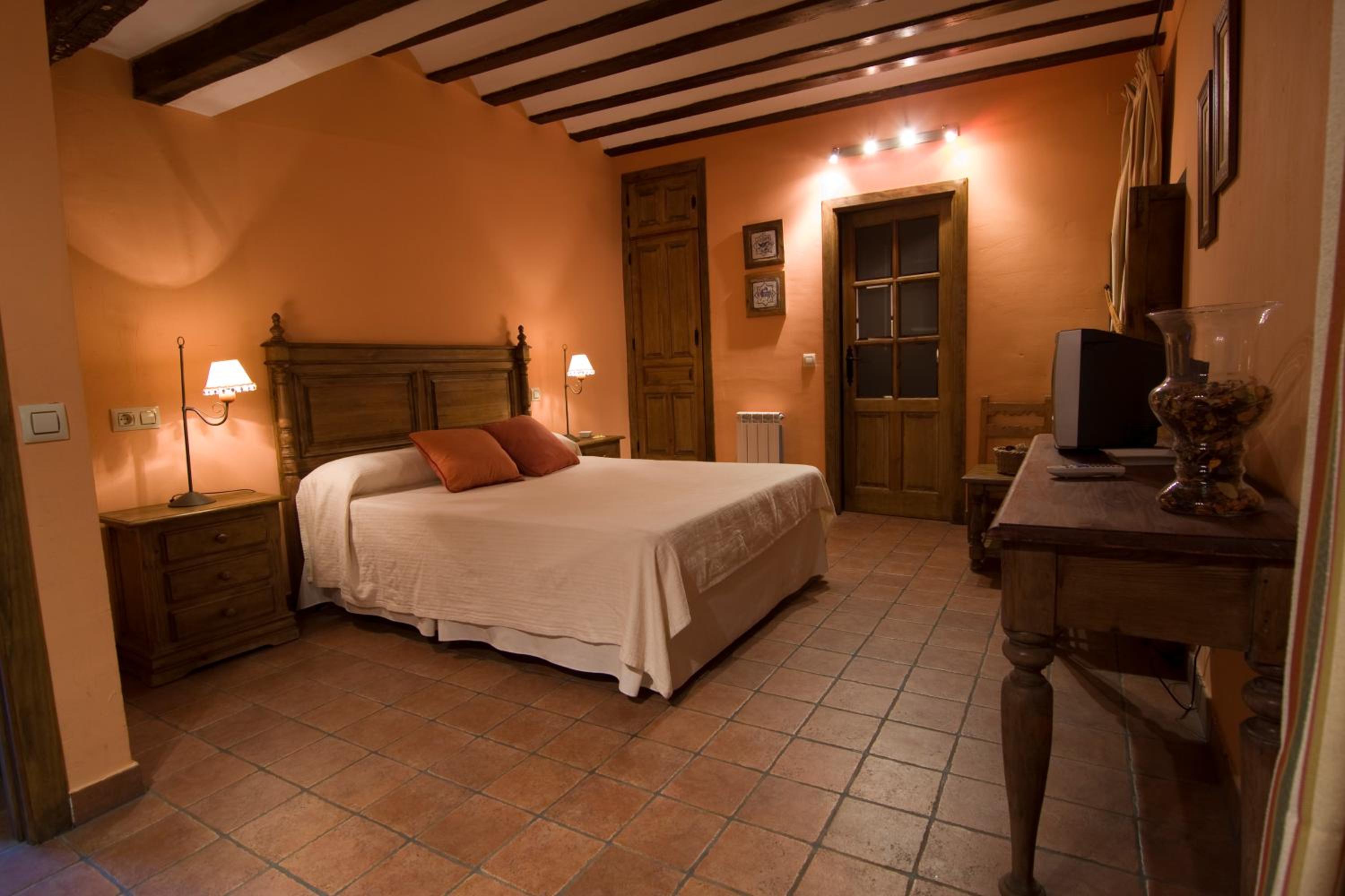 Double or Twin Room - Photo 42
