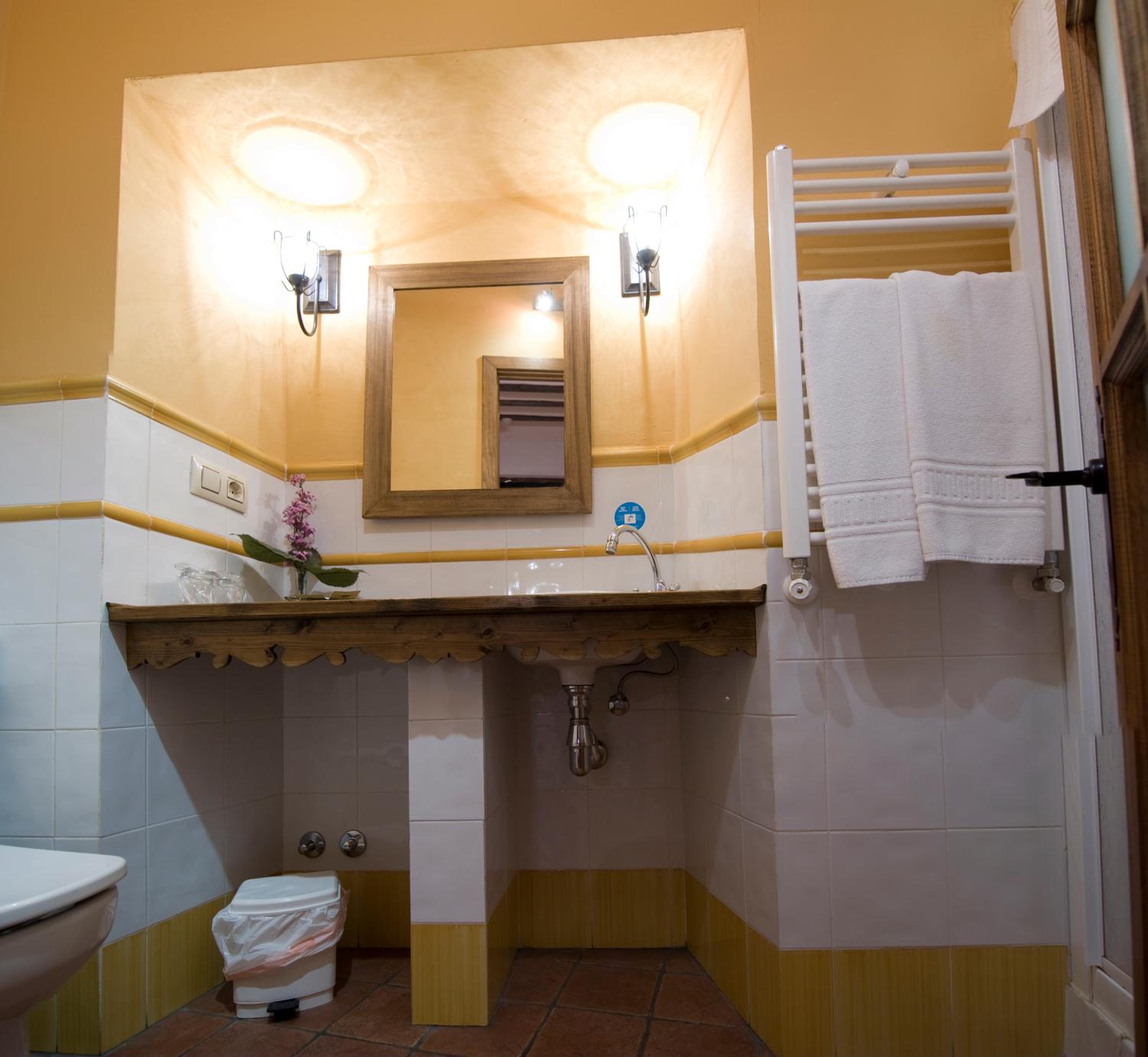 Double or Twin Room - Photo 44