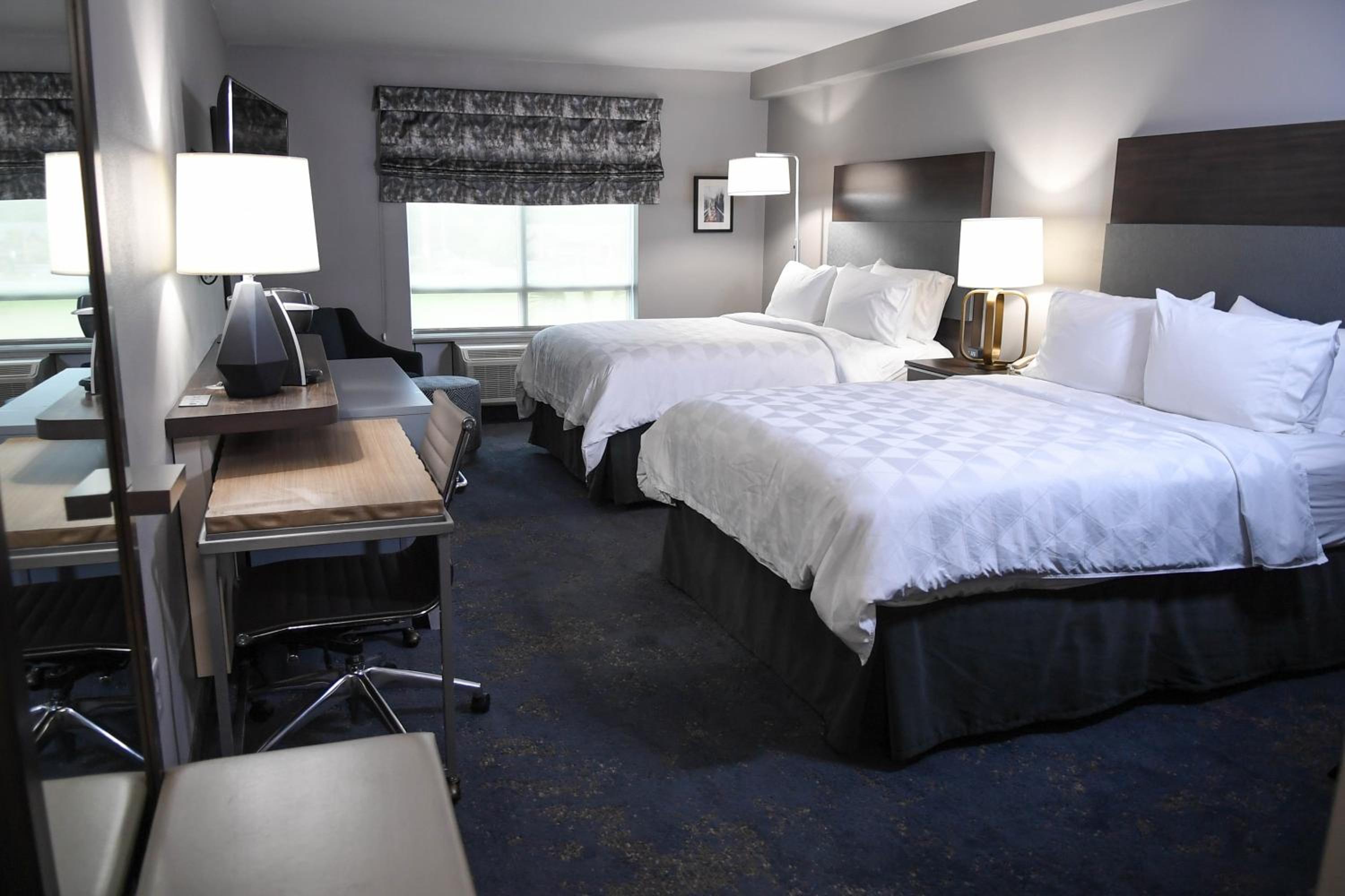 Standard Room with Two Queen Beds - Photo 1