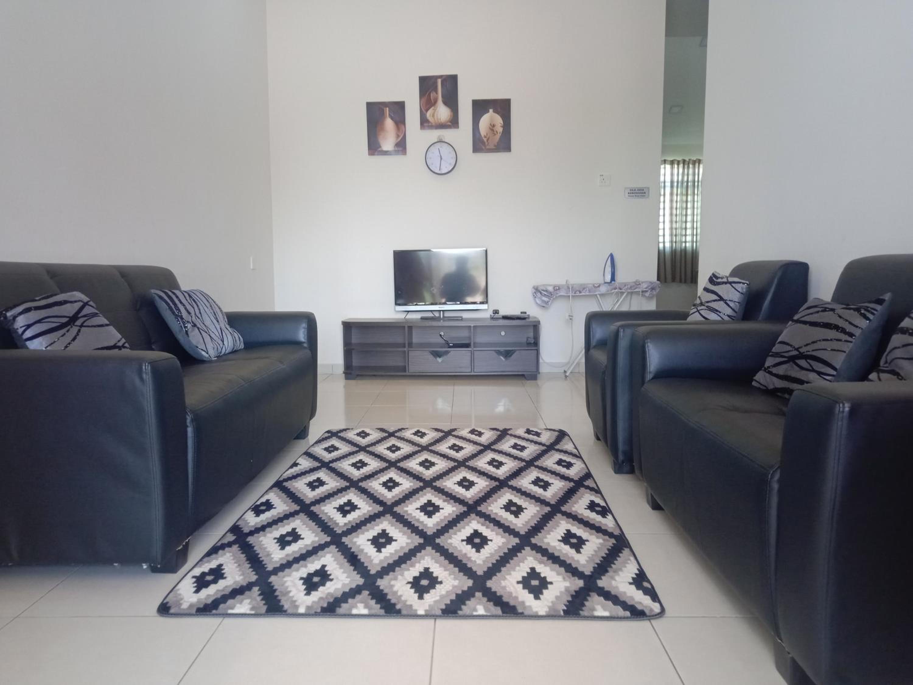 Three-Bedroom House photo 2