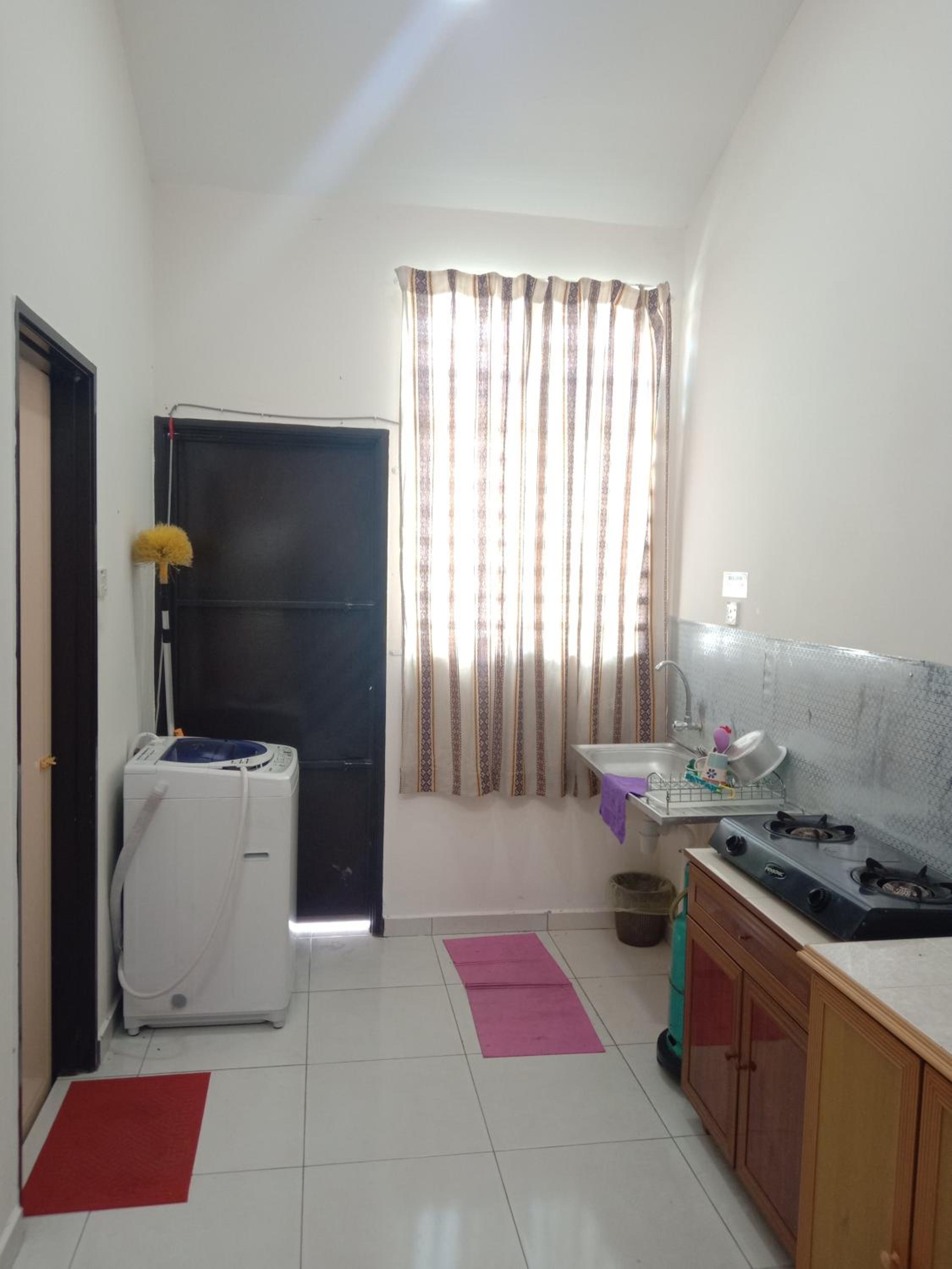 Three-Bedroom House photo 3