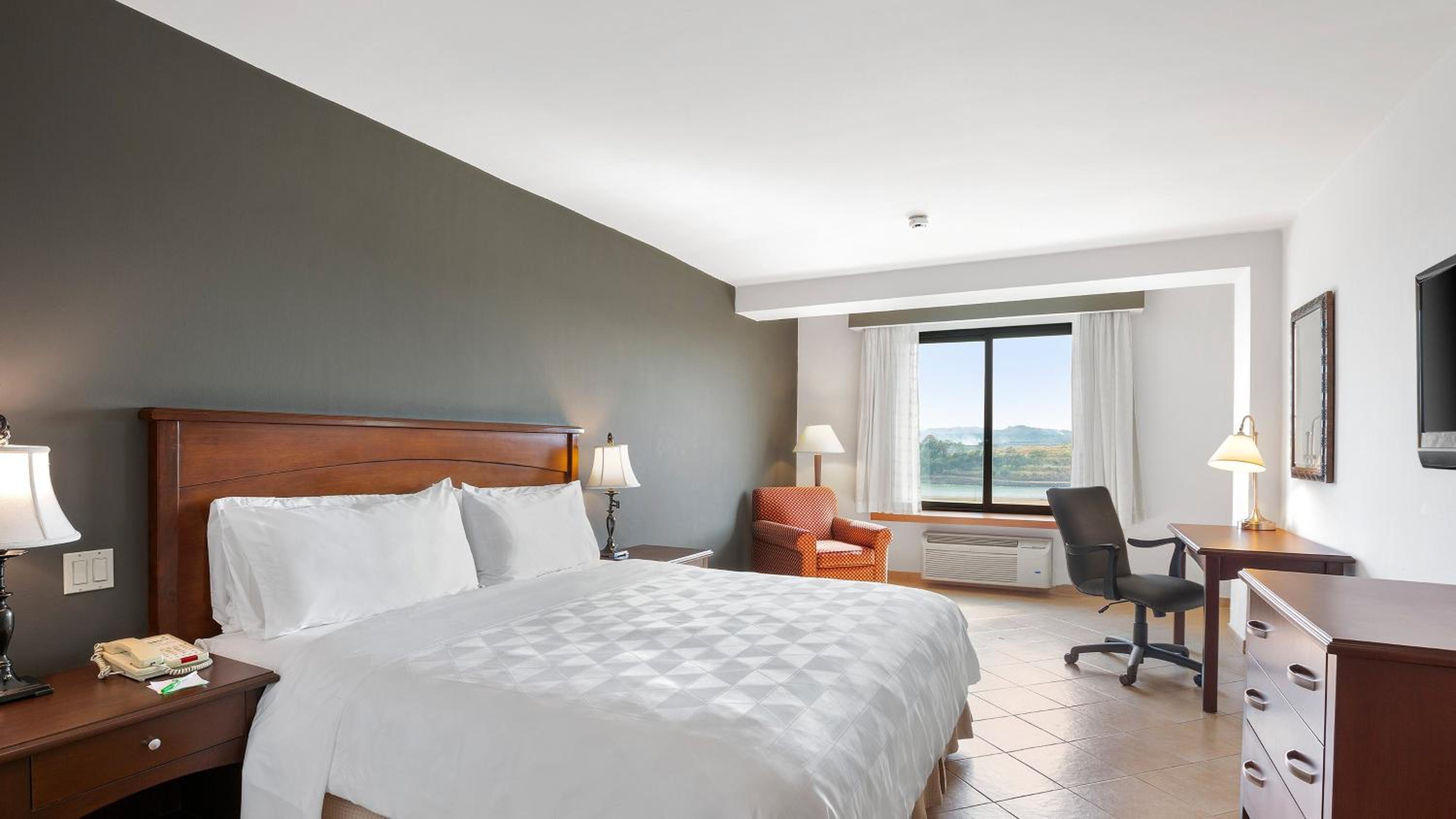Standard King Room - Photo 2