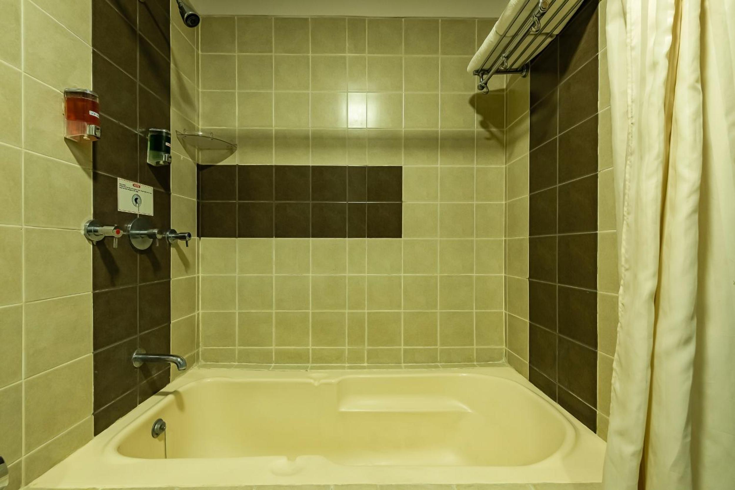 Deluxe Double or Twin Room photo 2
