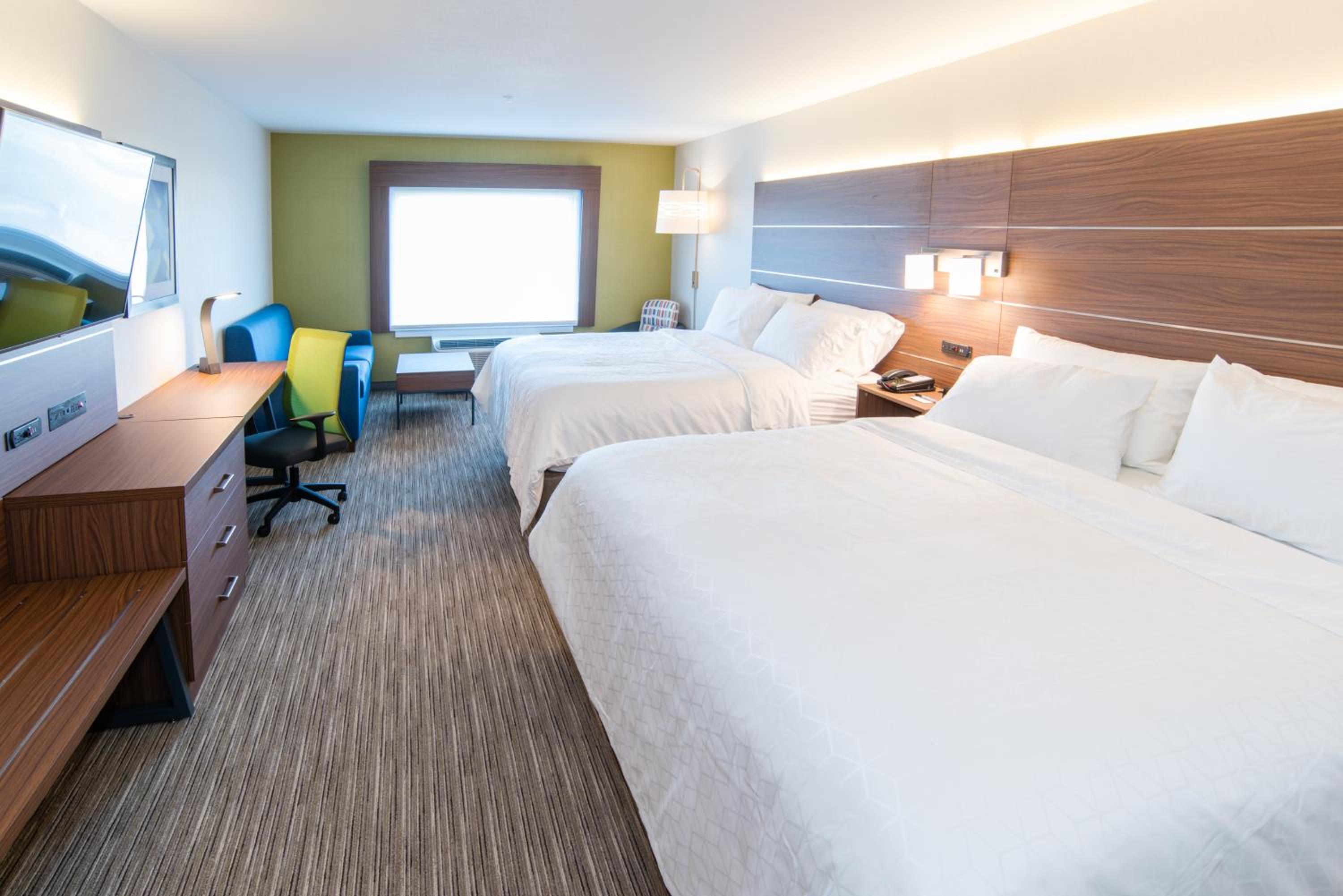 Suite with Two King Beds - Photo 4