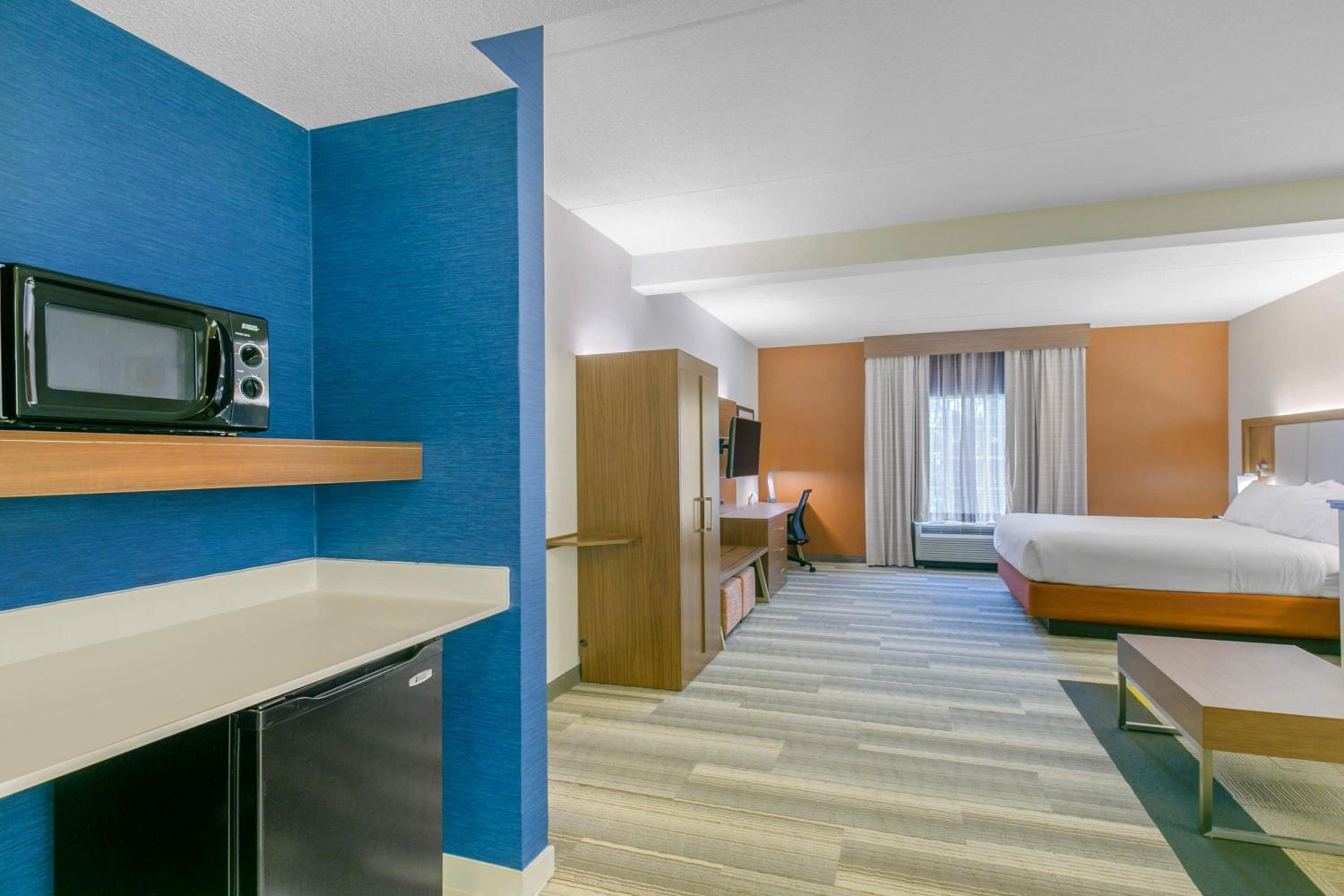 King Suite with Sofa Bed - Photo 8