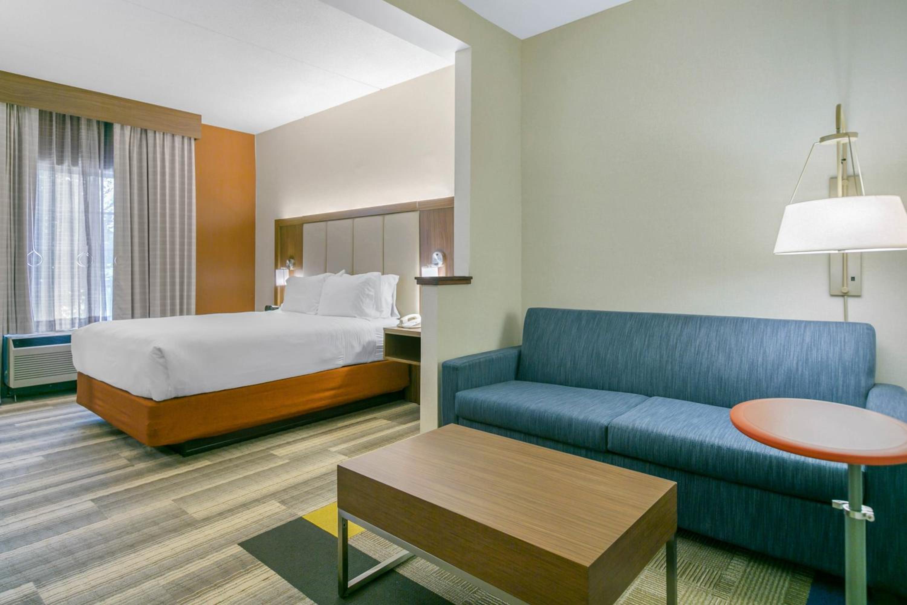 Queen Room - Disability Access - Photo 6