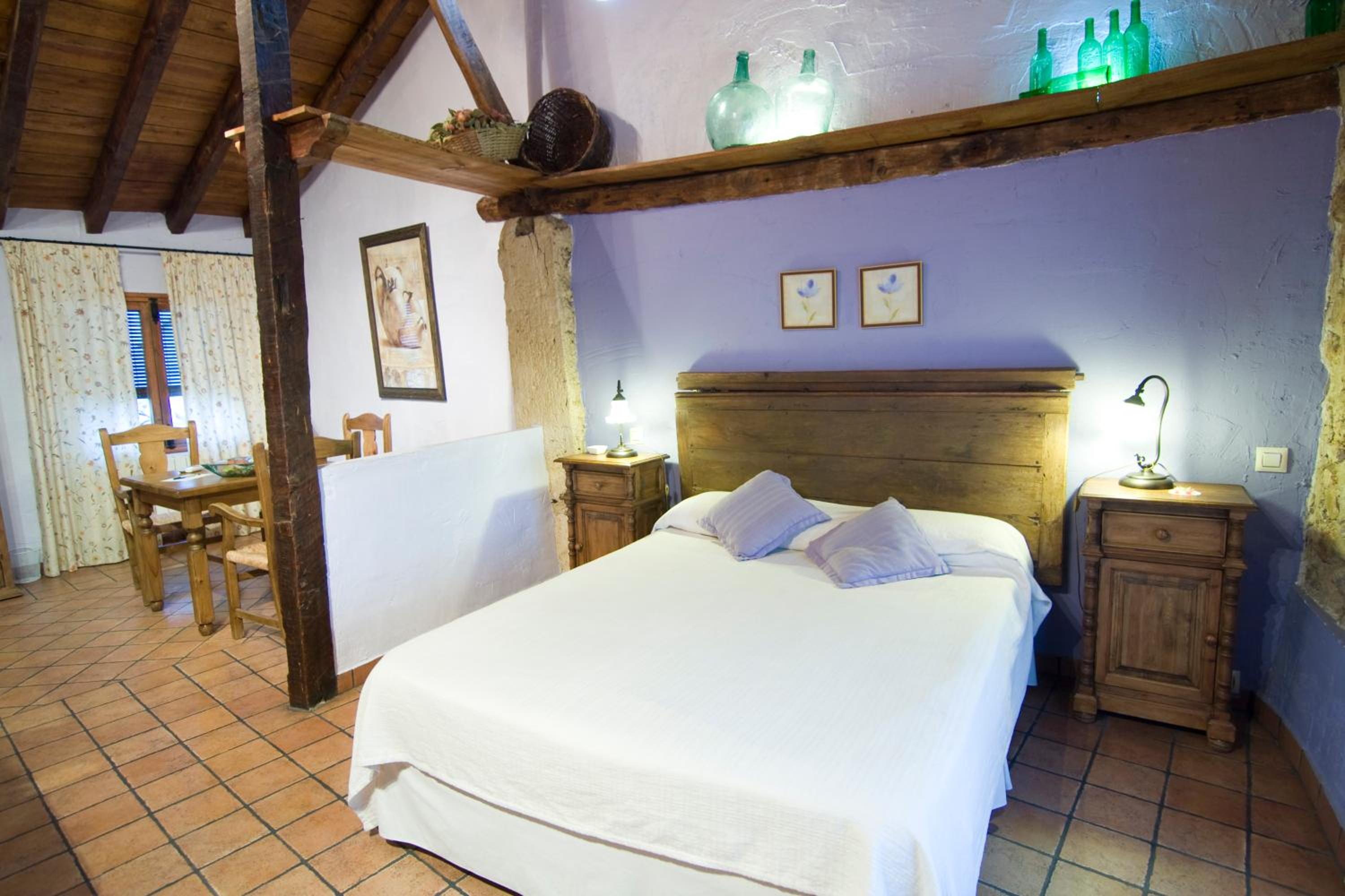 Double or Twin Room with Sitting Area - Photo 10