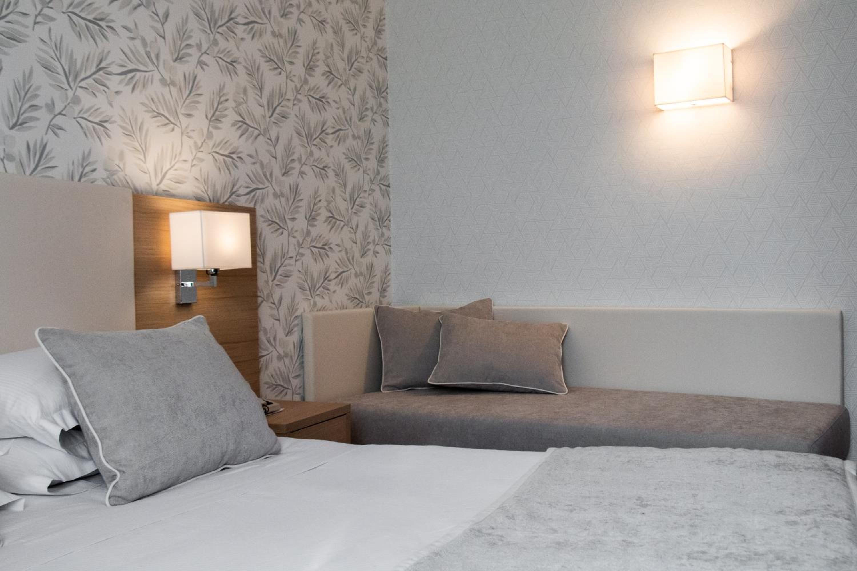 Deluxe Double or Twin Room - Photo 2