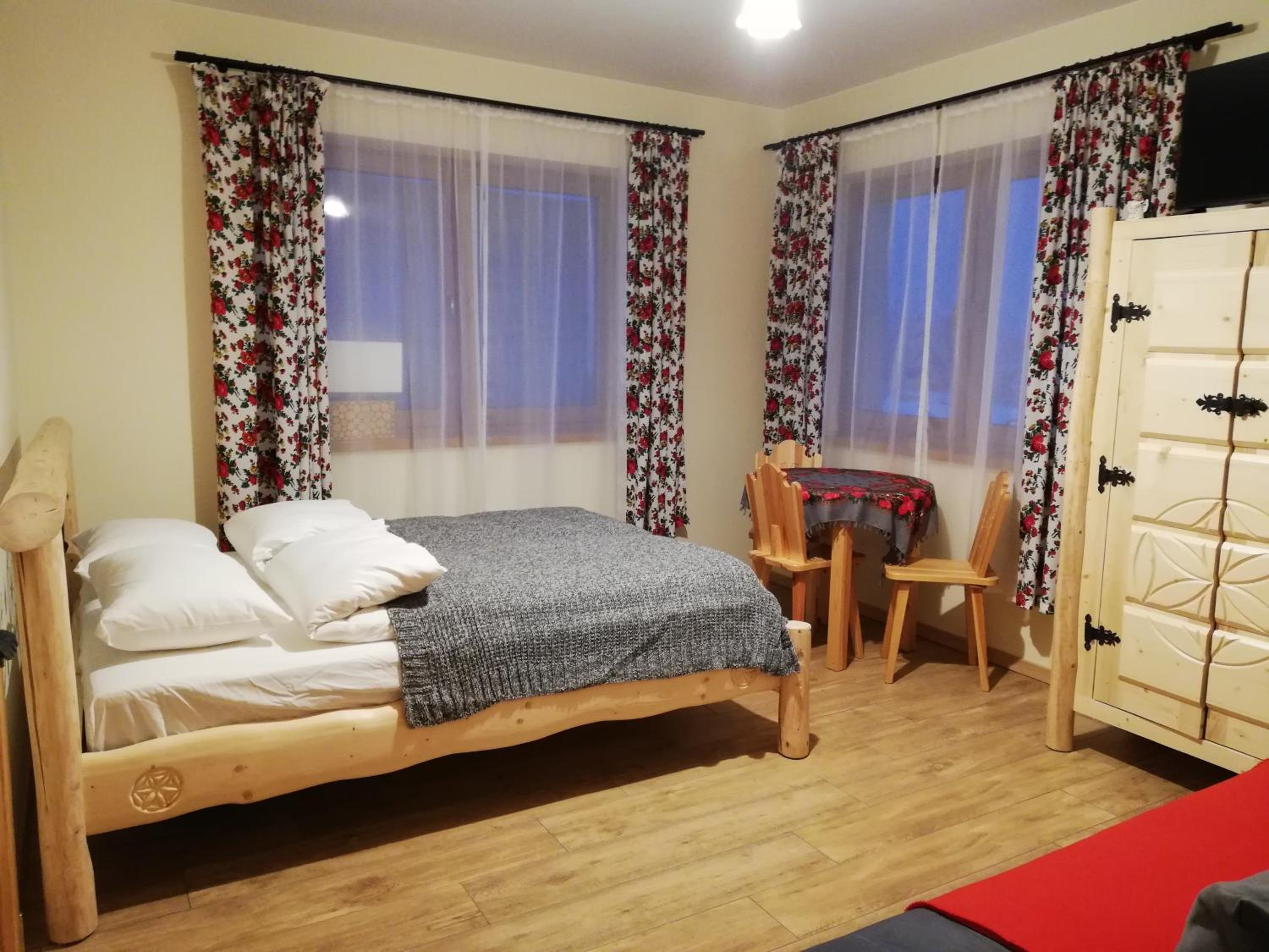 Double or Twin Room with Mountain View