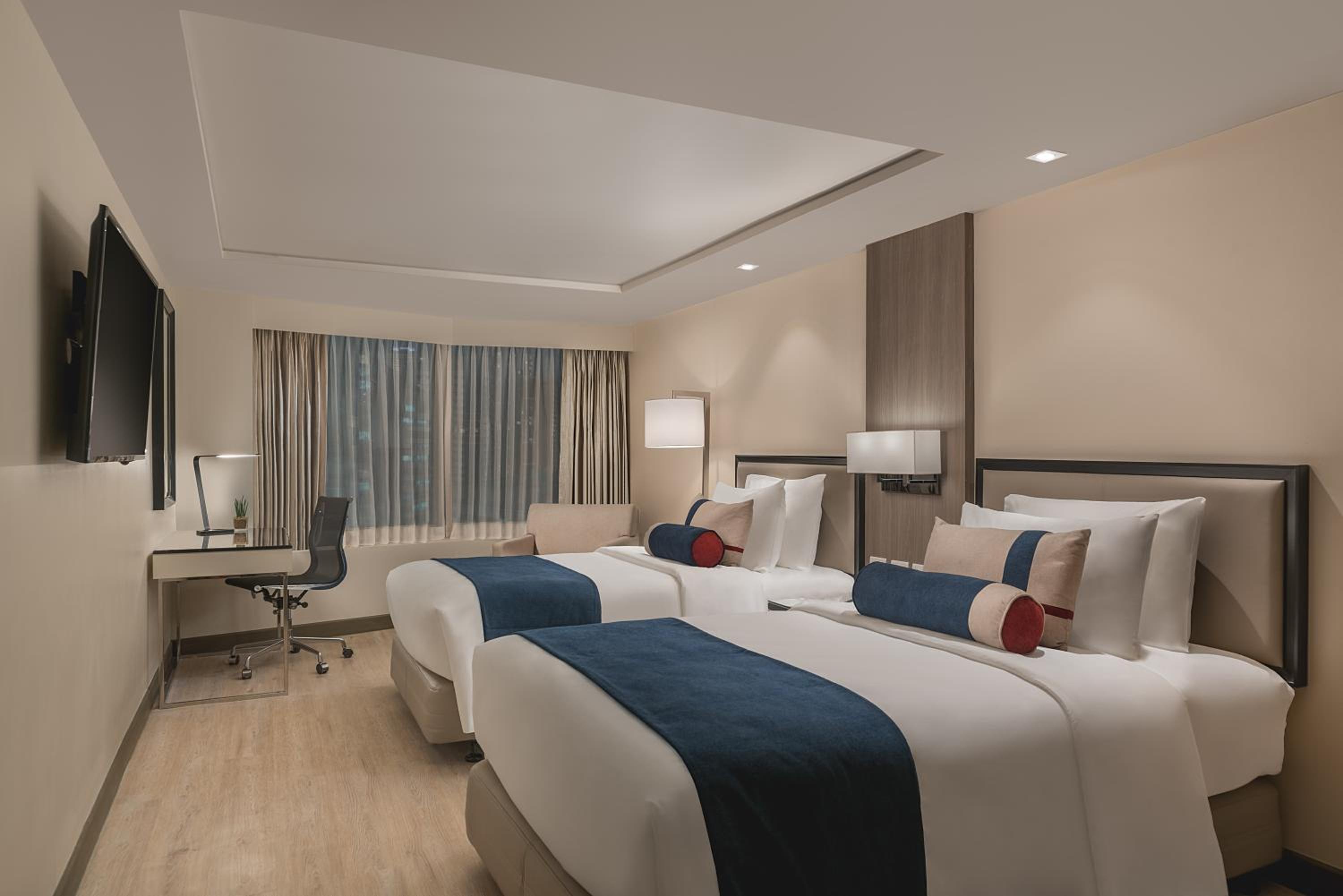 1 King Bed and 2 Single Beds, Two-Bedroom Apartment with Kitchenette, Washer-Dryer and Living Area - Photo 4