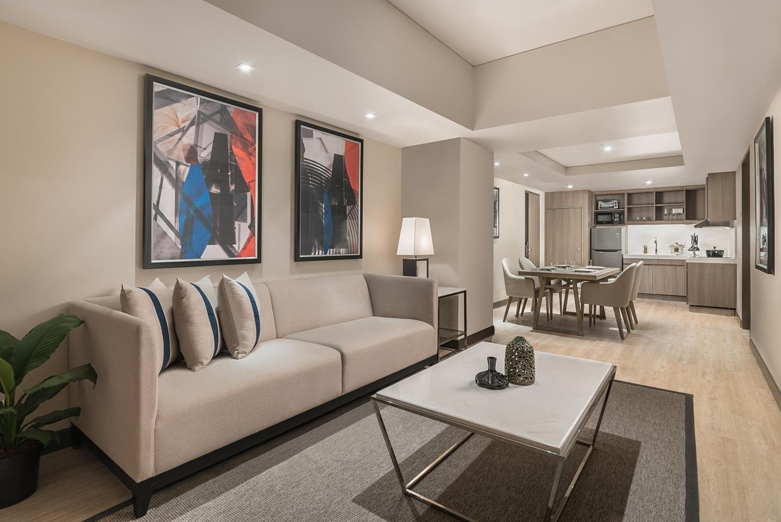 1 King Bed and 2 Single Beds, Two-Bedroom Apartment with Bathtub, Kitchenette, Living Area, Washer-Dryer and Lounge Access - Photo 3
